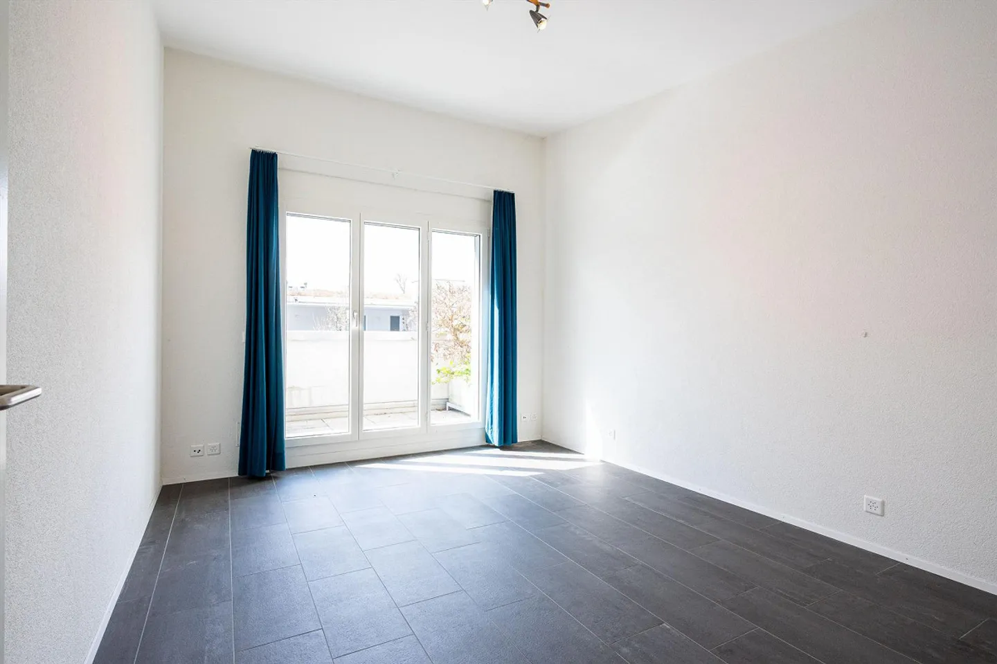 Bright 4.5-room attic apartment with terrace in Boll/Vechigen for rent - Photo 9 of 13