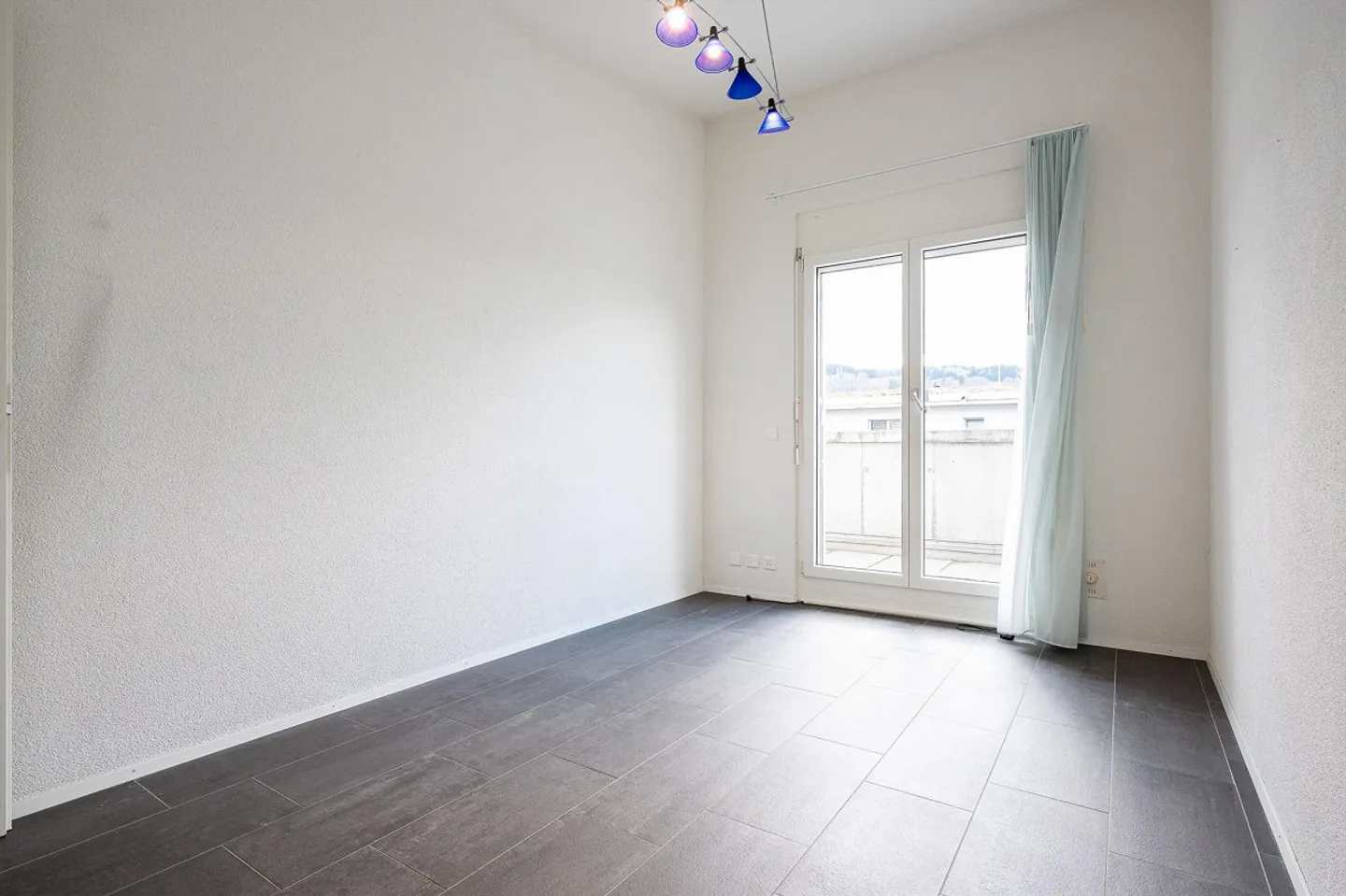 Bright 4.5-room attic apartment with terrace in Boll/Vechigen for rent - Photo 10 of 13