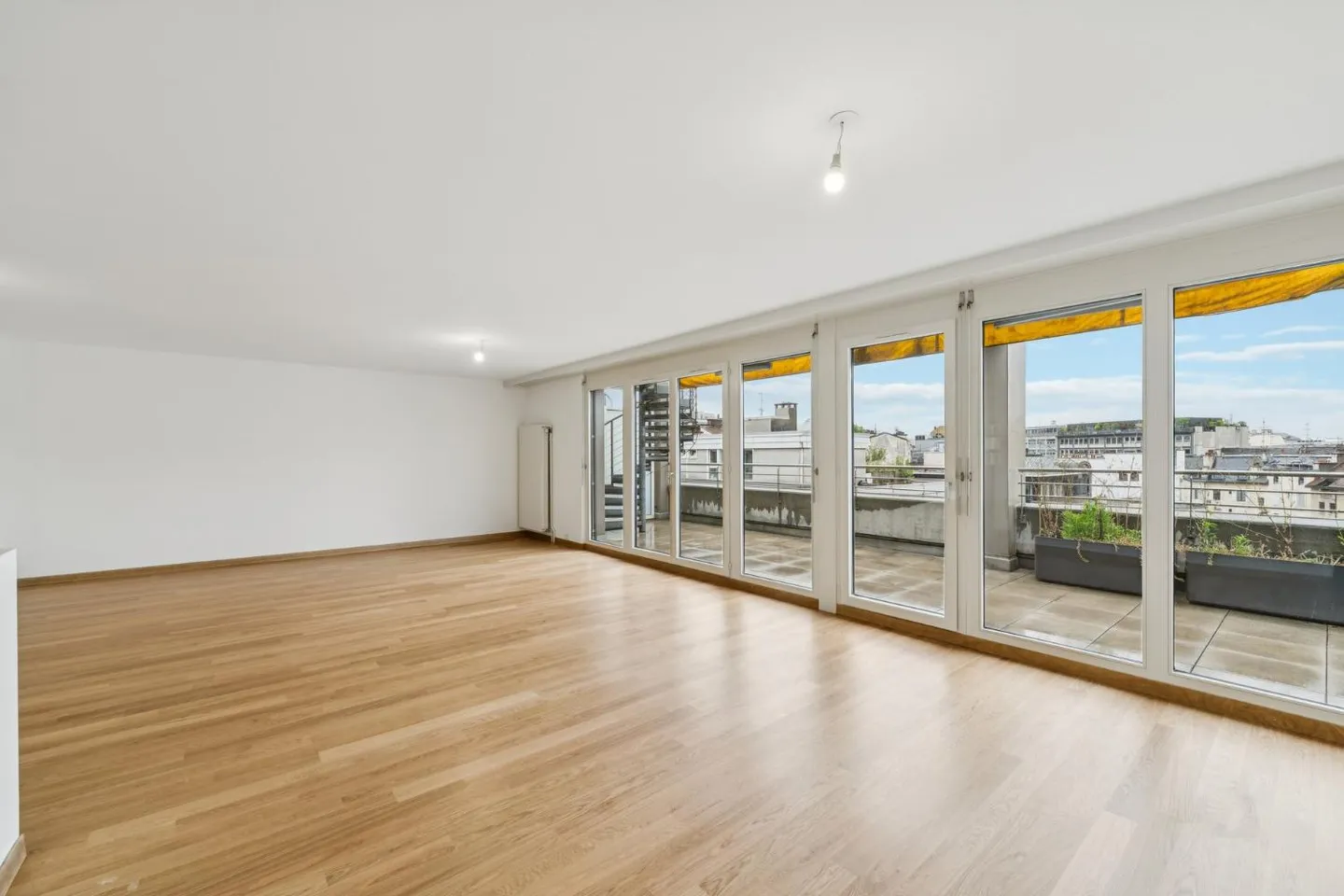 Exceptional duplex penthouse with rooftop terrace! - Photo 3 of 13