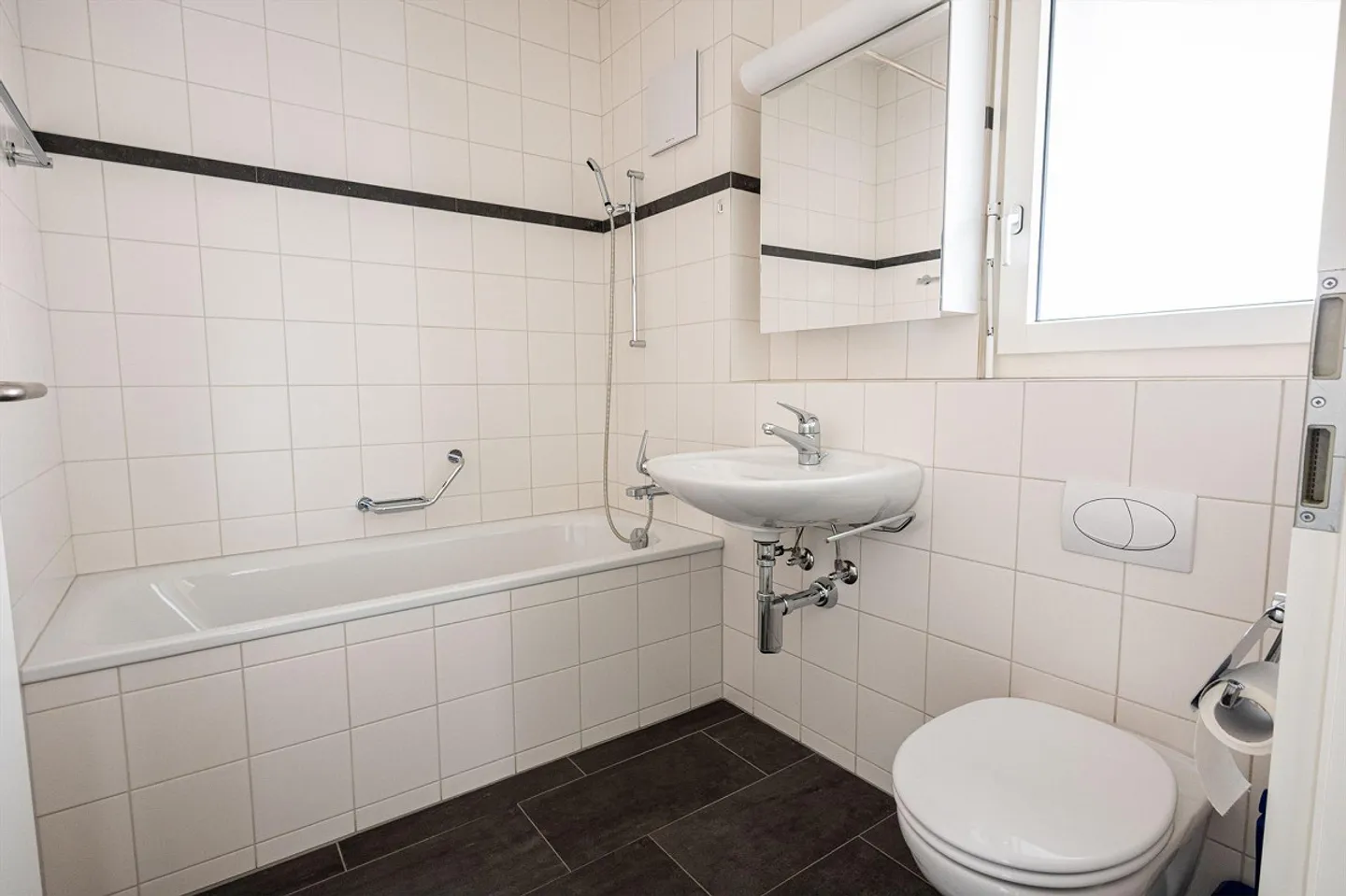 Bright 4.5-room attic apartment with terrace in Boll/Vechigen for rent - Photo 12 of 13