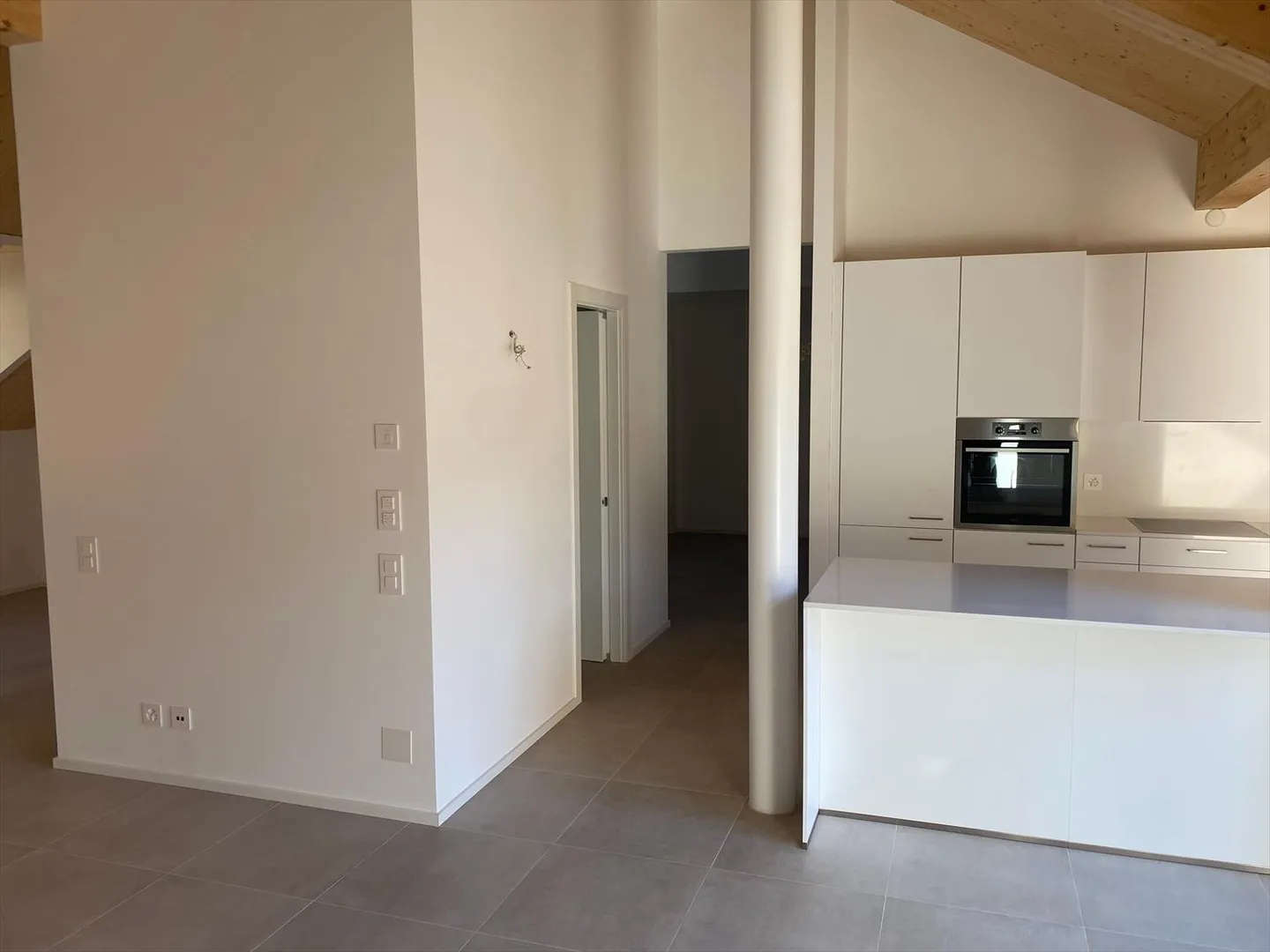 Attique fascinant à Biasca, récemment construit - Photo 3 sur 10