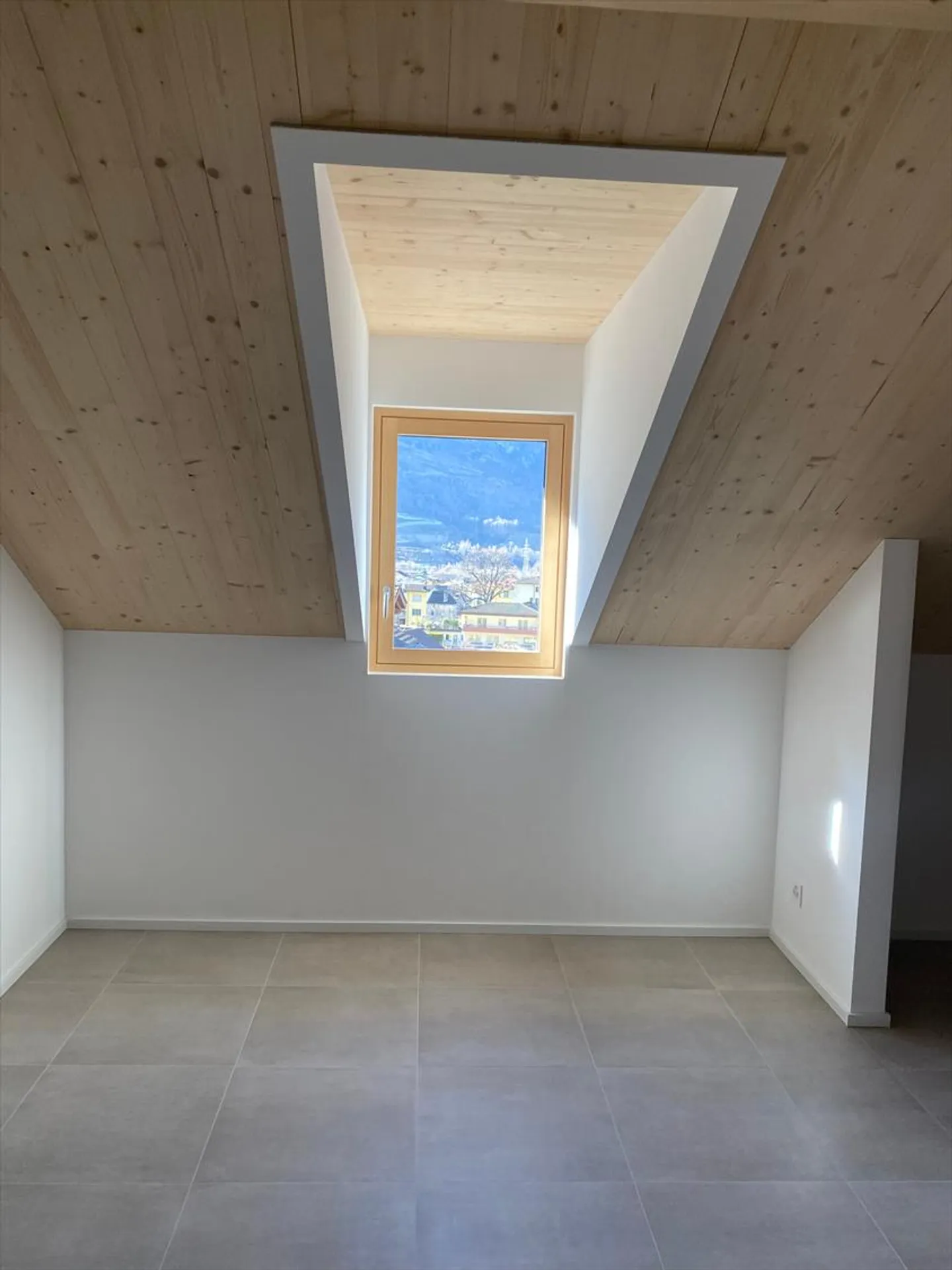 Attique fascinant à Biasca, récemment construit - Photo 5 sur 10