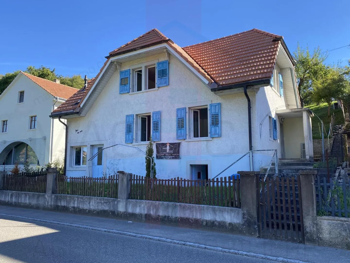 Charmantes Haus mit großem Grundstück - Foto 2 von 12