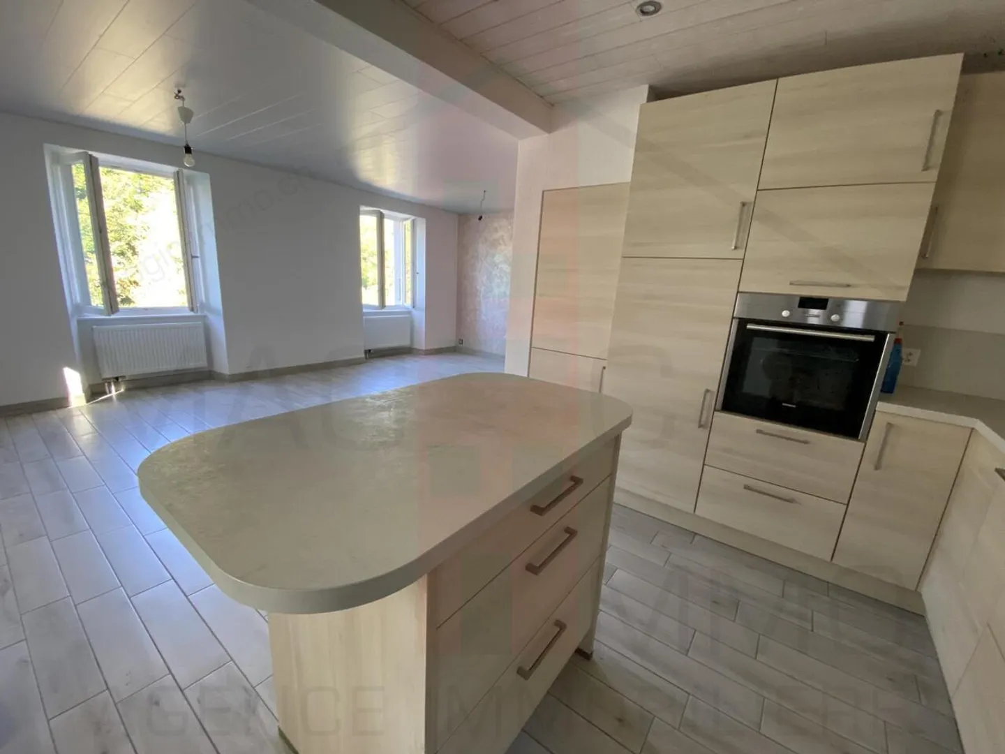 Charmantes Haus mit großem Grundstück - Foto 3 von 12