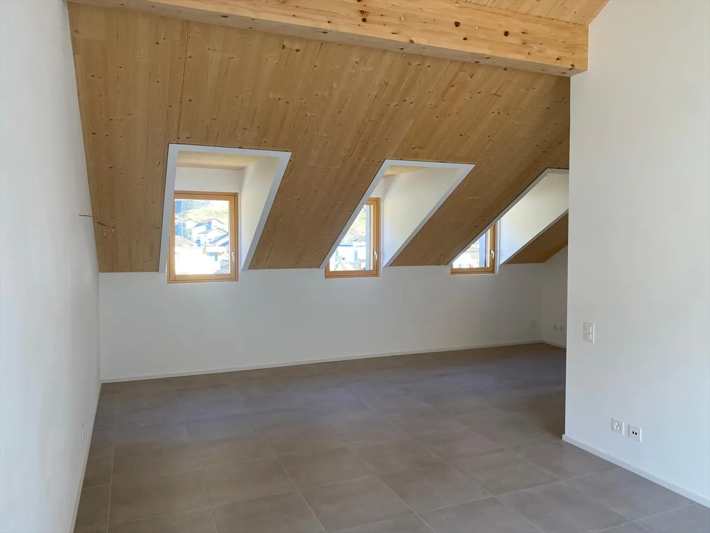 Attique fascinant à Biasca, récemment construit - Photo 6 sur 10