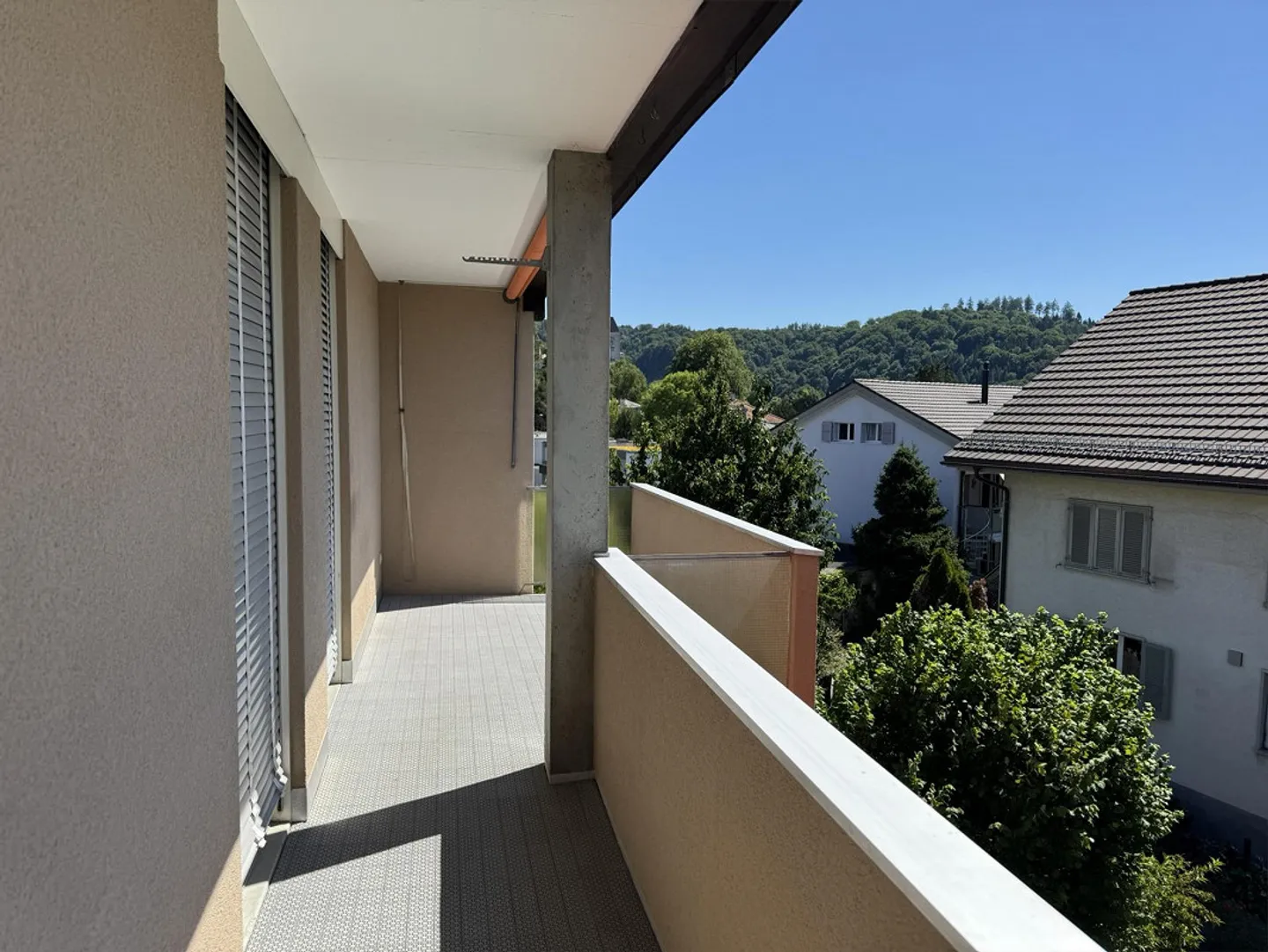 Charming 4.5-room apartment with fireplace and 2 balconies - Photo 3 of 13