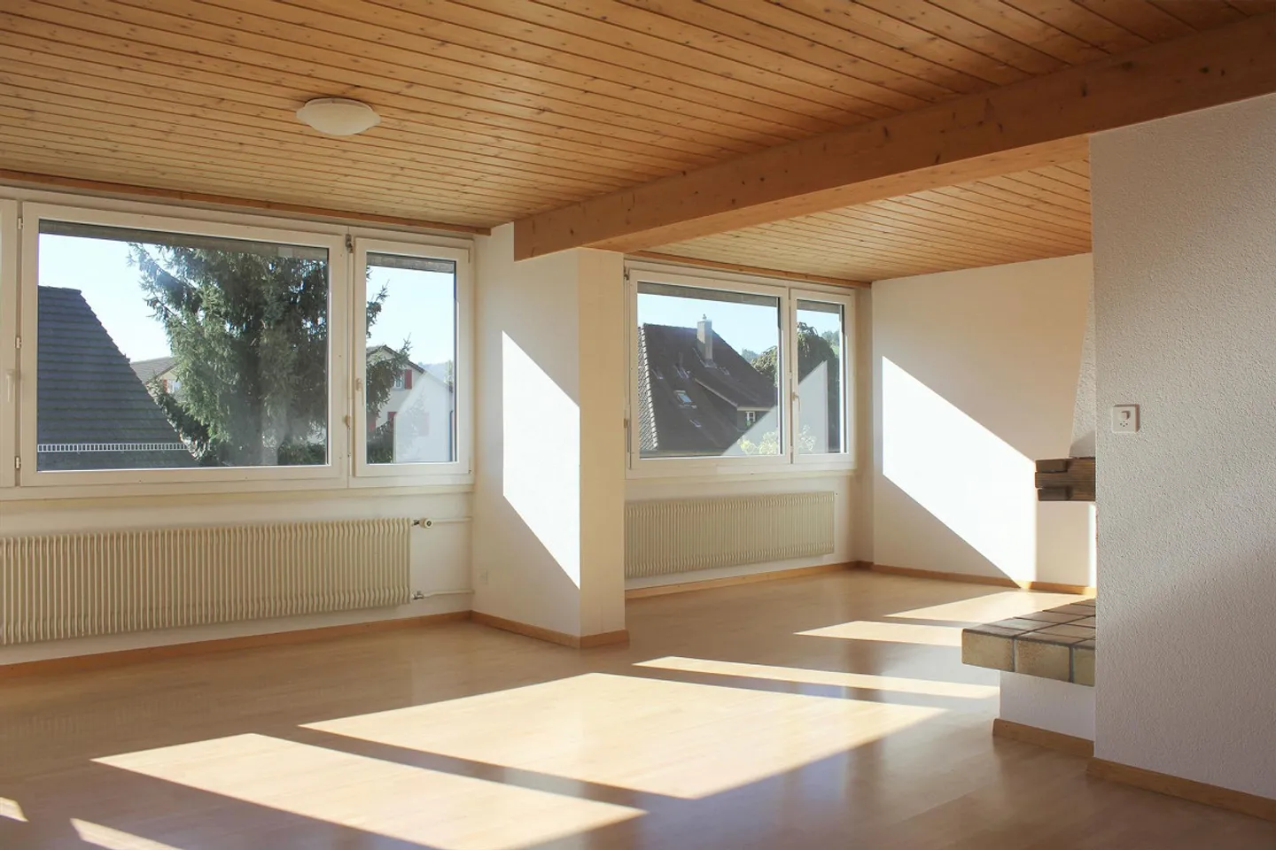 Charming 4.5-room apartment with fireplace and 2 balconies - Photo 4 of 13