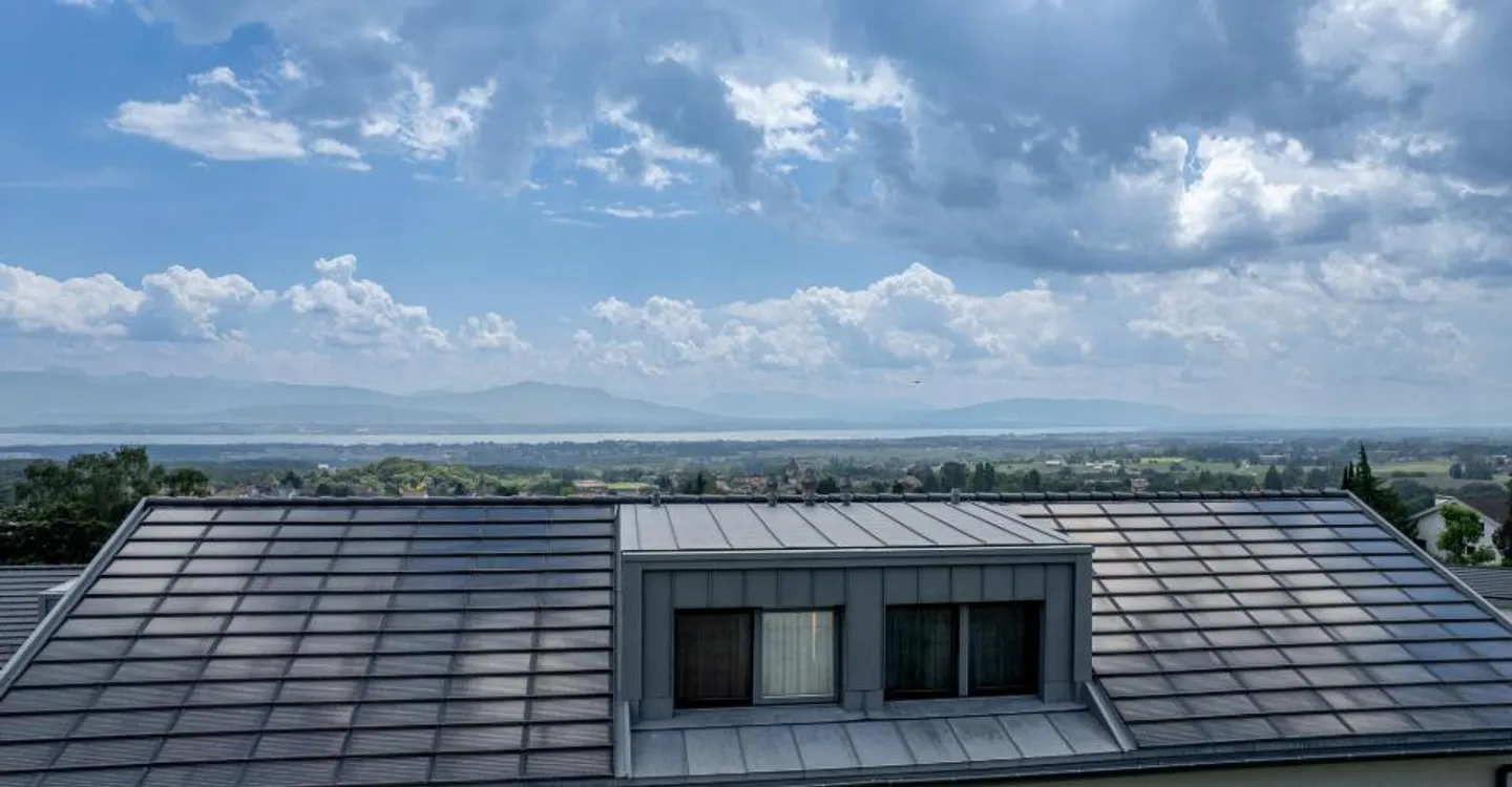 Grande villa contemporanea con 5 camere da letto con bagno privato - Foto 3 di 16