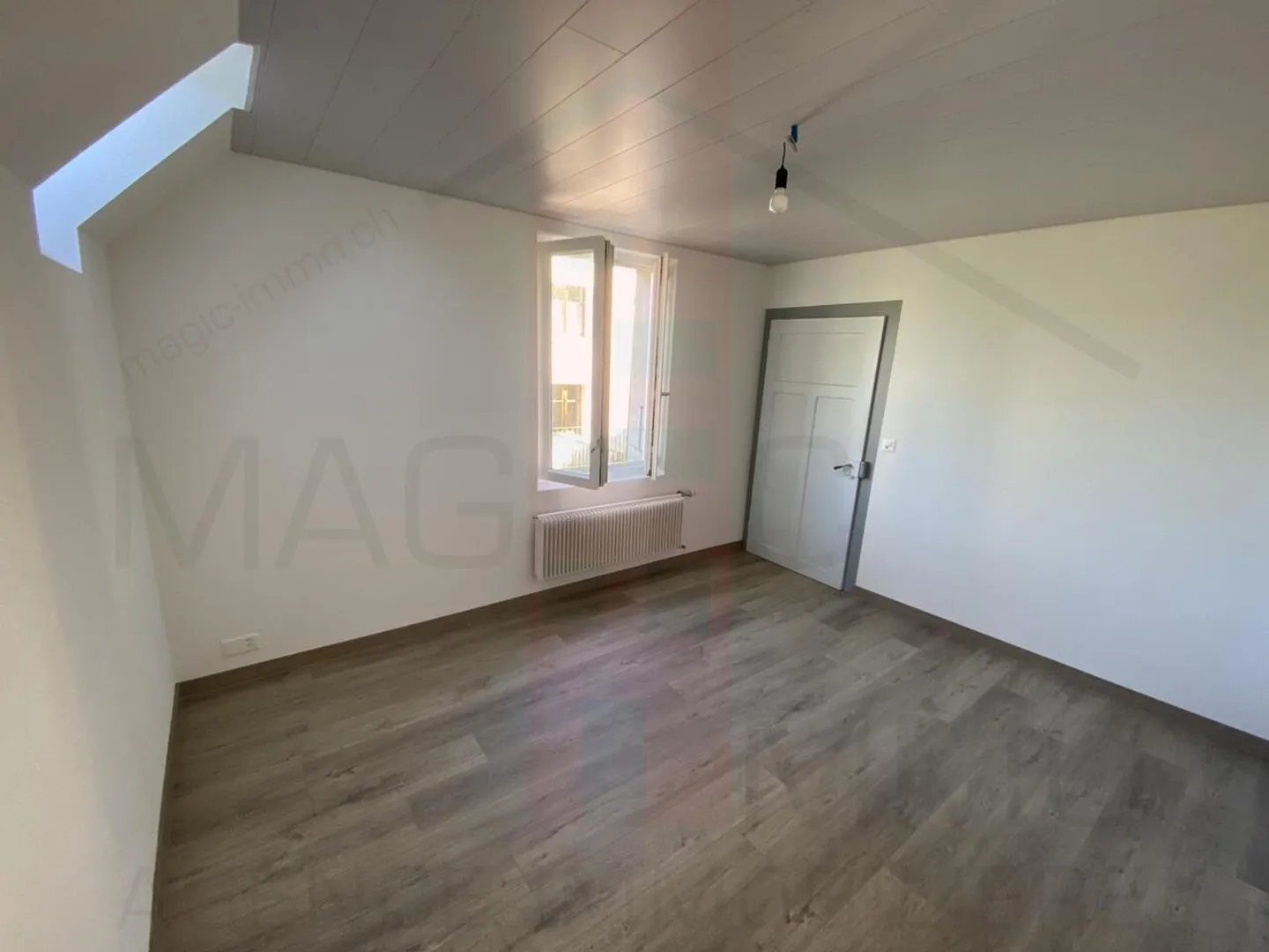 Charmantes Haus mit großem Grundstück - Foto 4 von 12
