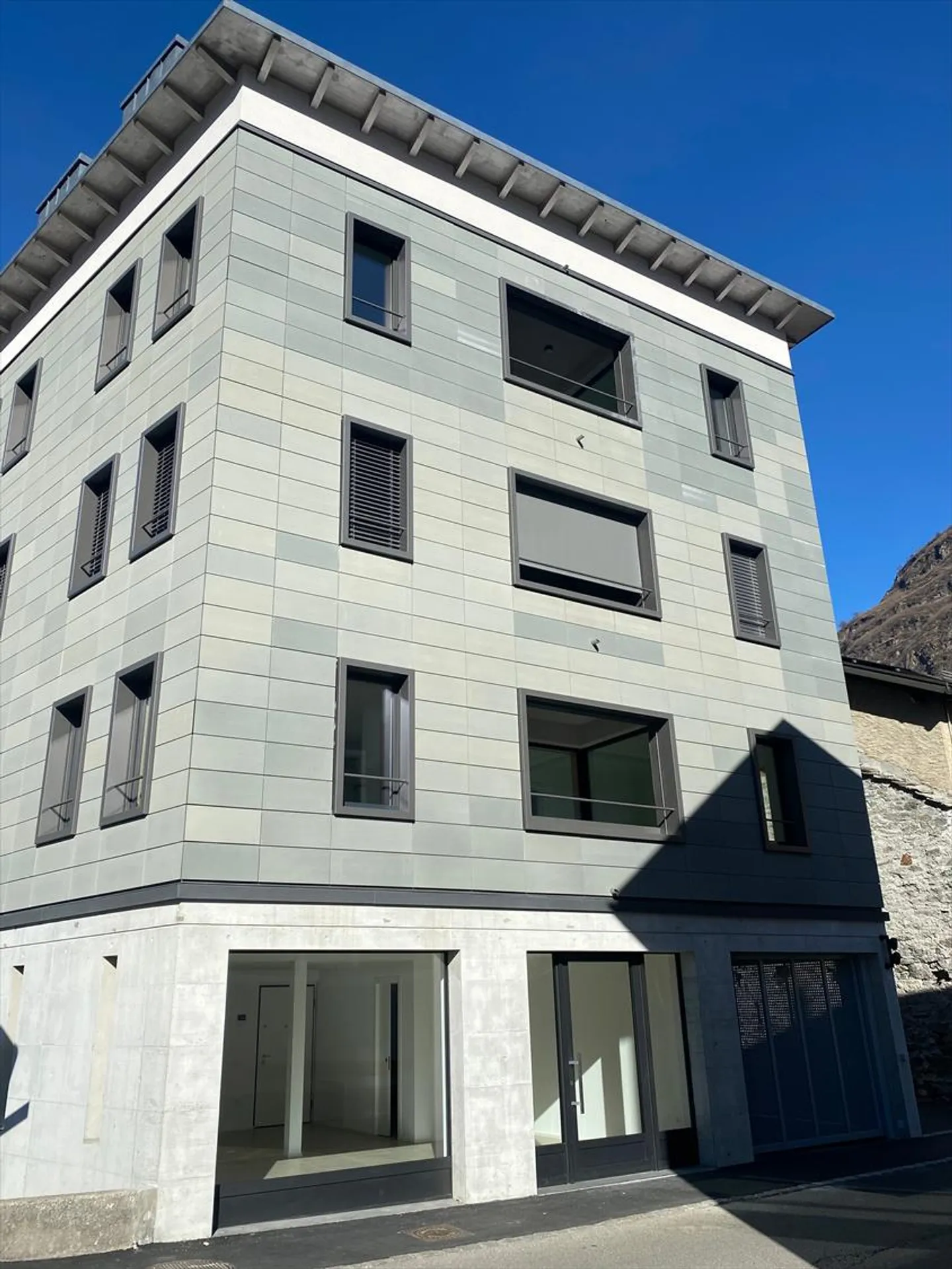 Attique fascinant à Biasca, récemment construit - Photo 9 sur 10
