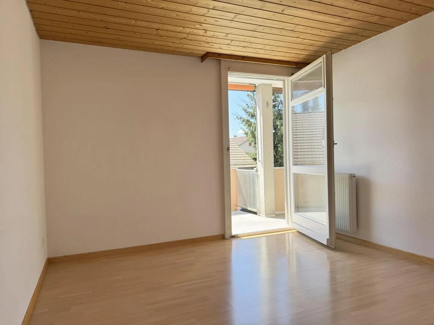 Charming 4.5-room apartment with fireplace and 2 balconies - Photo 6 of 13