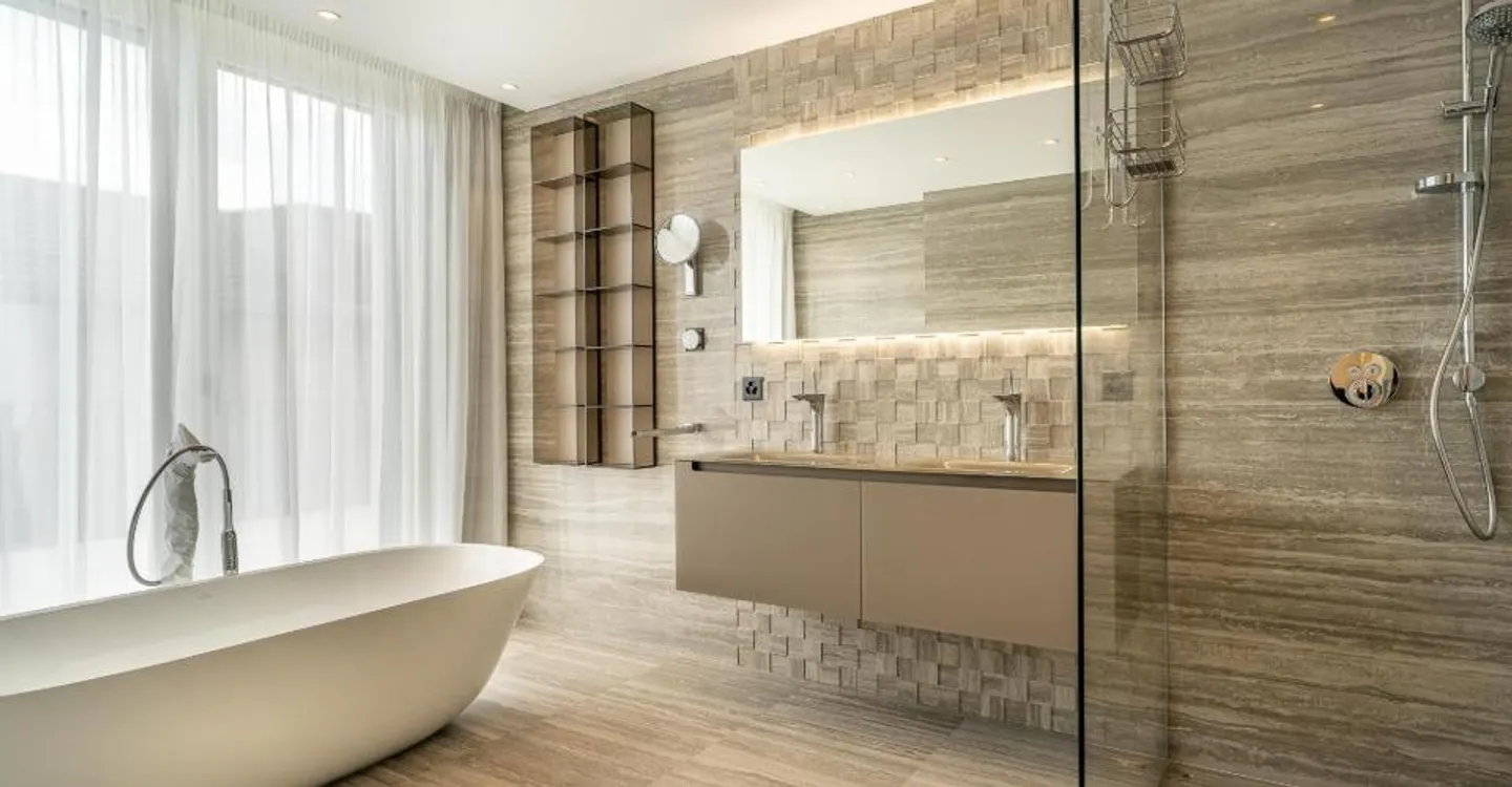Grande villa contemporanea con 5 camere da letto con bagno privato - Foto 10 di 16