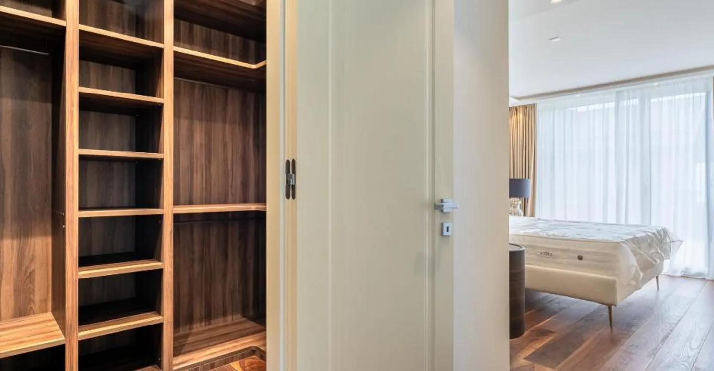 Grande villa contemporanea con 5 camere da letto con bagno privato - Foto 11 di 16