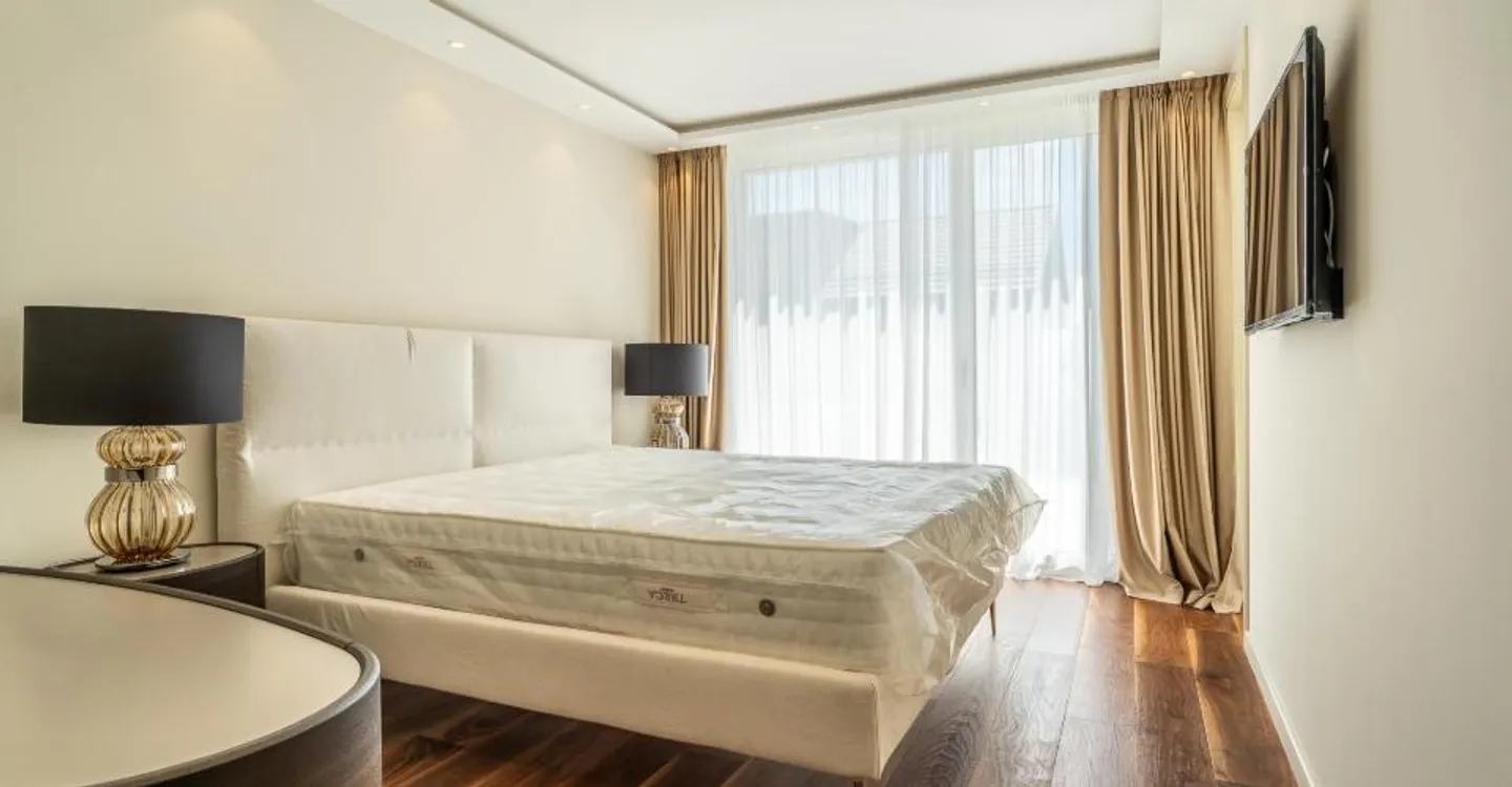 Grande villa contemporanea con 5 camere da letto con bagno privato - Foto 12 di 16