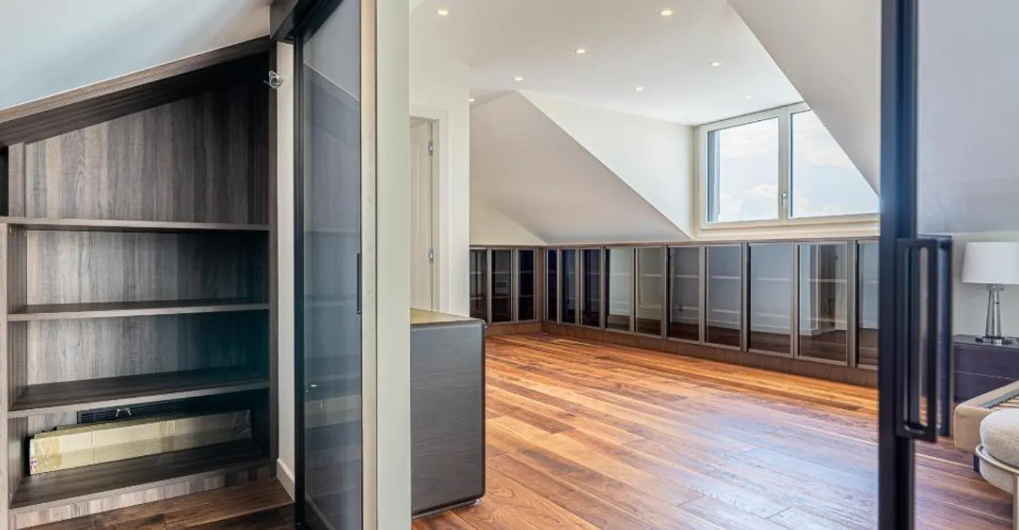 Grande villa contemporanea con 5 camere da letto con bagno privato - Foto 14 di 16