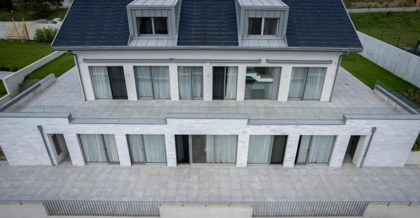 Grande villa contemporanea con 5 camere da letto con bagno privato - Foto 16 di 16