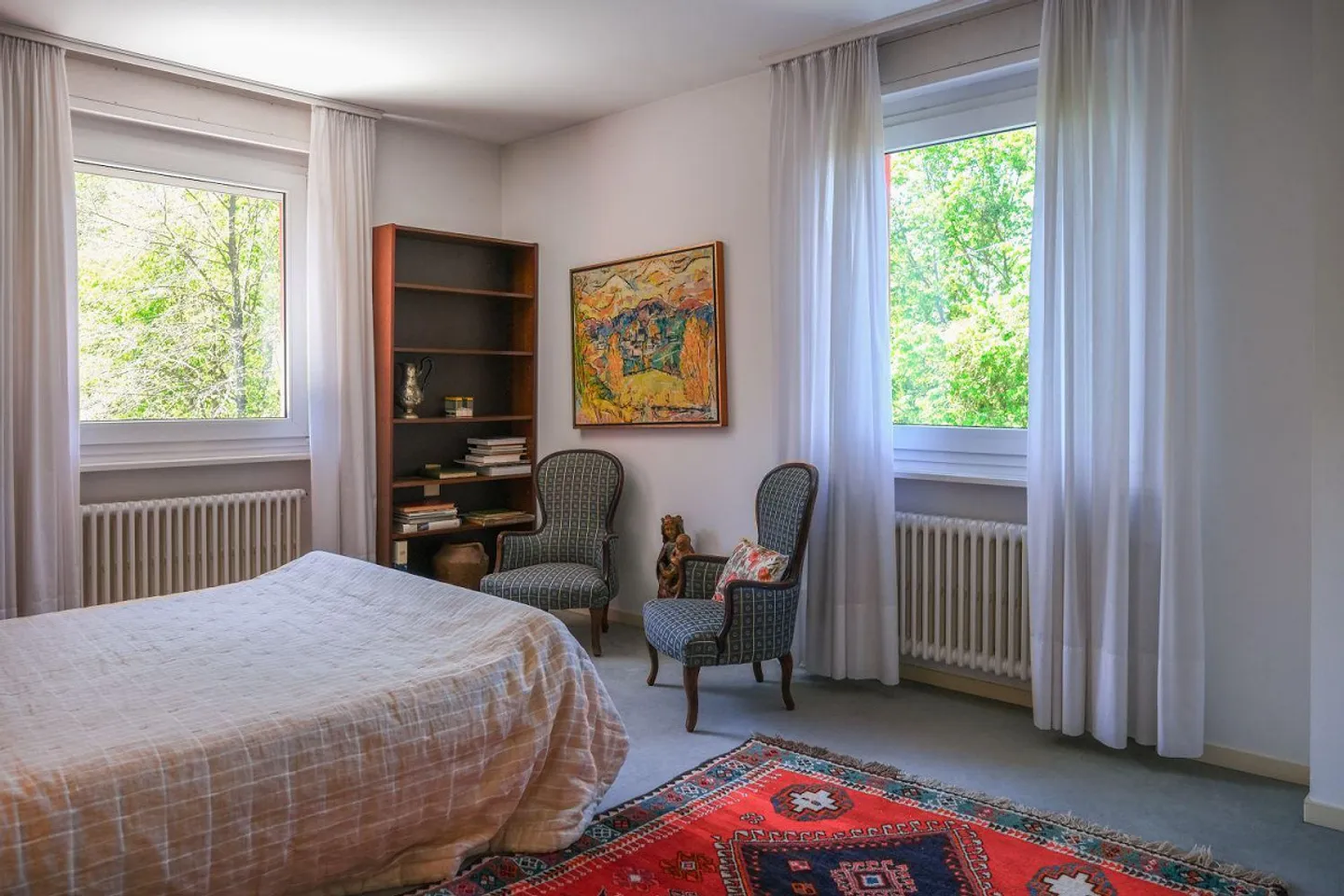 Villa circondata dal verde in zona residenziale. - Foto 12 di 30