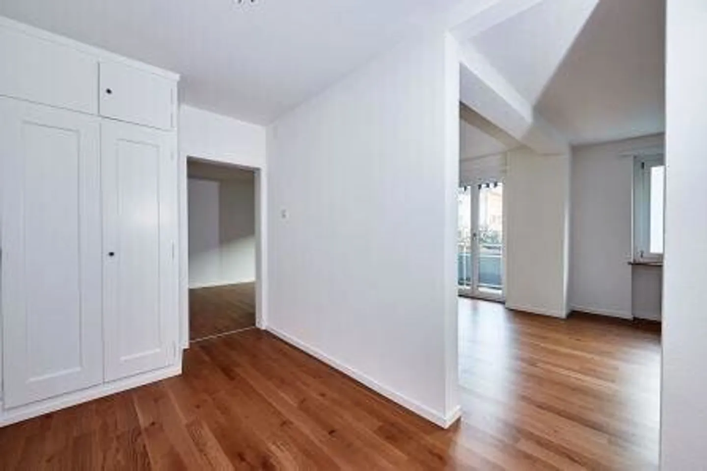 Modern 2.5-Room Apartment - Photo 7 of 8