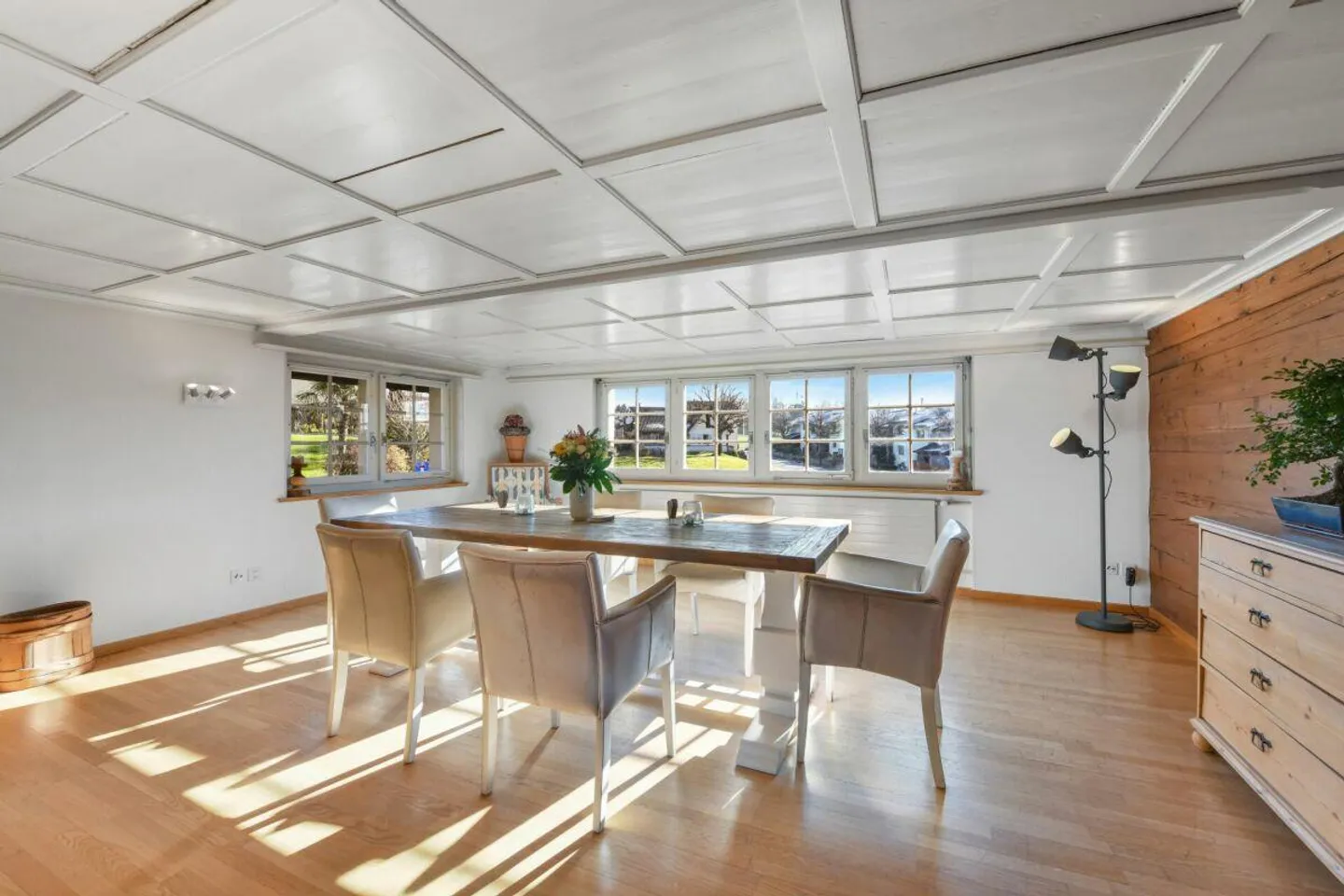 Traumhaftes Wohnen in einem charmanten Holz-Altbau - Foto 2 von 27