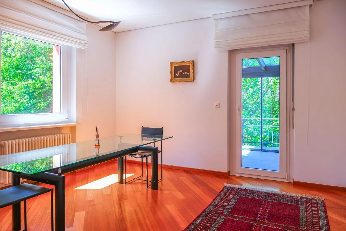 Villa circondata dal verde in zona residenziale. - Foto 6 di 30