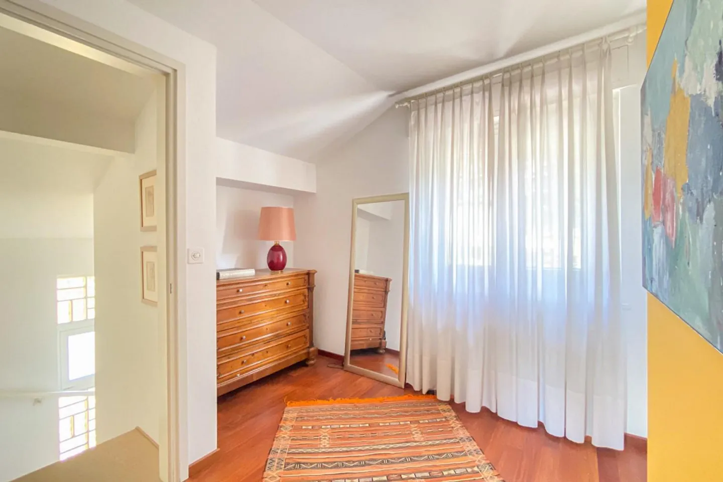 Villa circondata dal verde in zona residenziale. - Foto 28 di 30