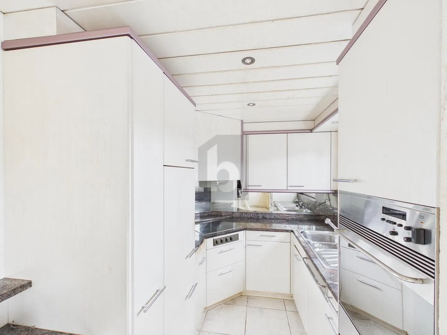 CENTRAL GARDEN JEWEL WITH EXPANSION POTENTIAL - Photo 5 of 6