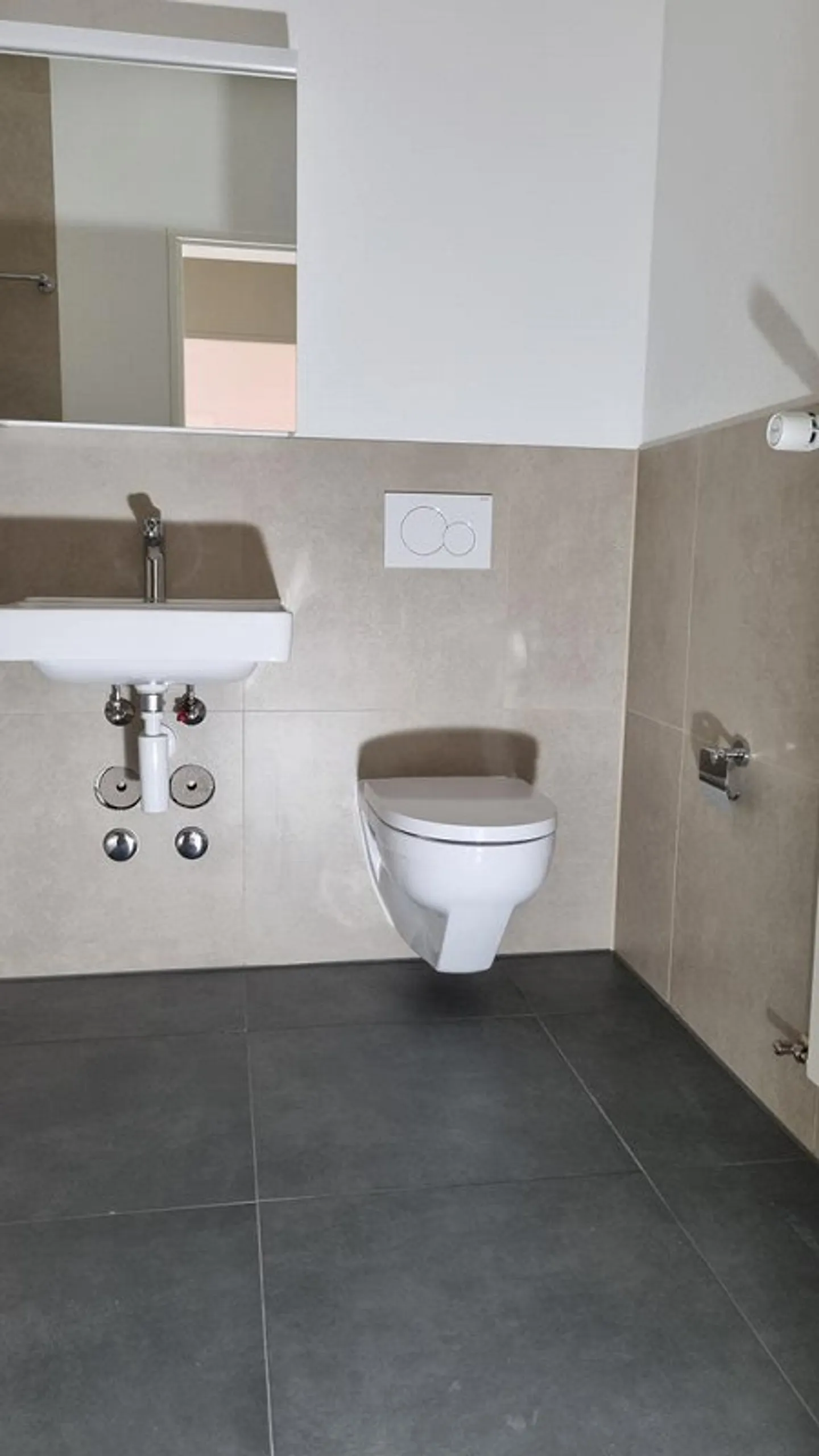 Renovated 2-room apartment in the border area - Photo 5 of 8