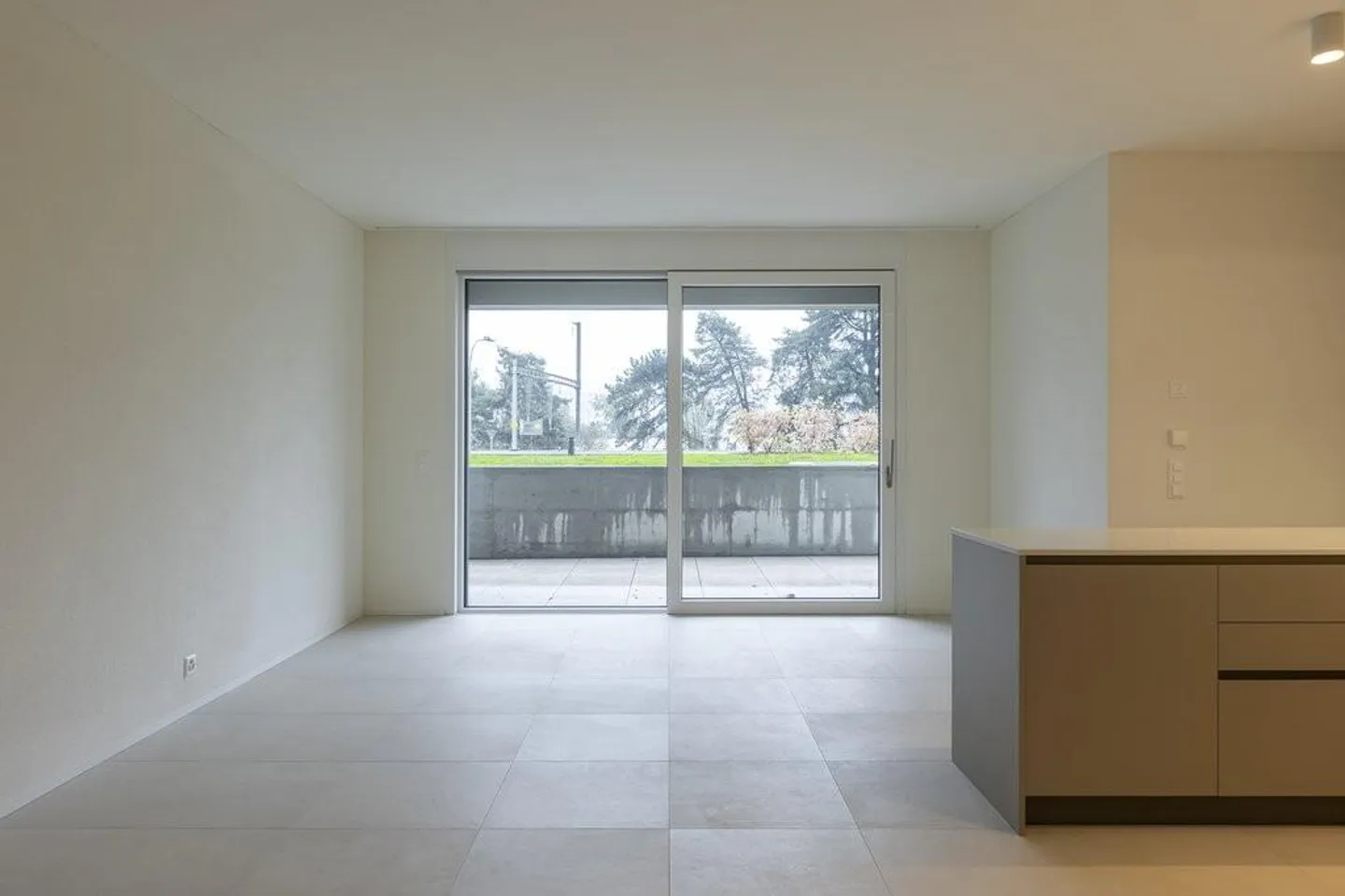 First rental: modern 5.5 rooms in Tenero - Photo 3 of 12
