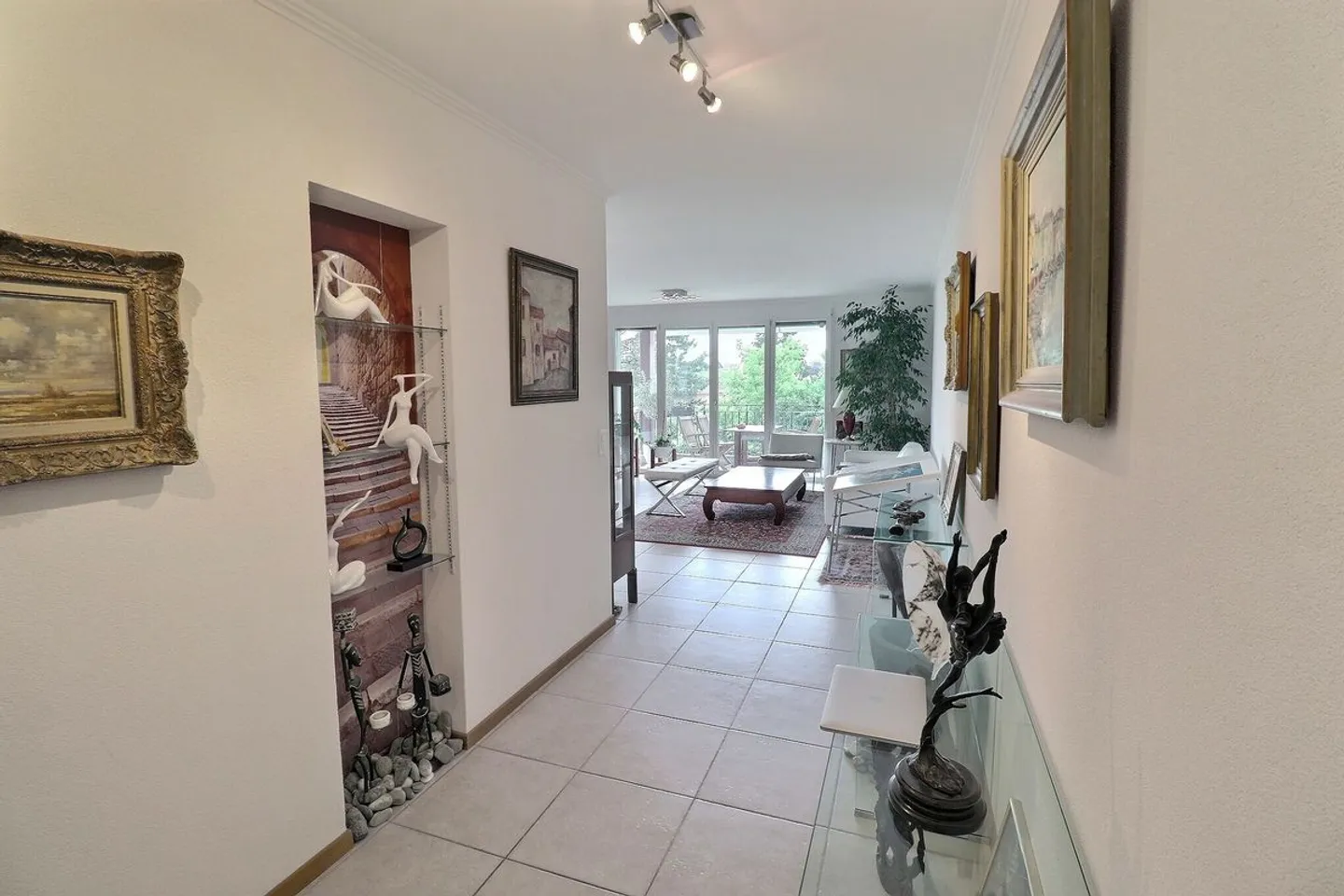 Magnificent 5.5 room apartment in a small residence in Crassier - Photo 7 of 11
