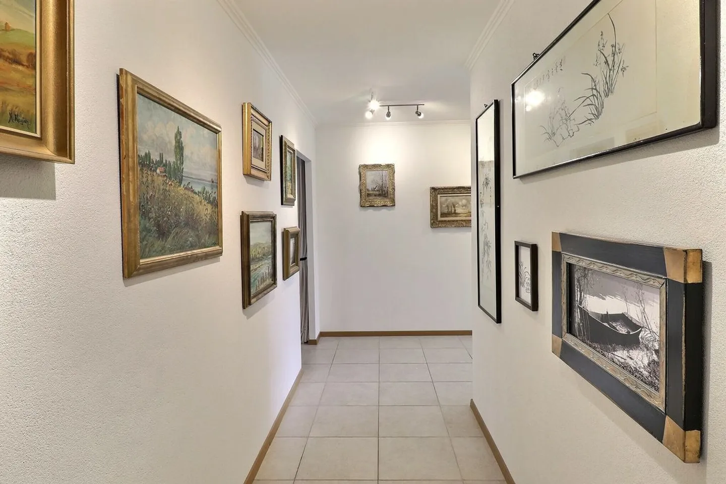 Magnificent 5.5 room apartment in a small residence in Crassier - Photo 10 of 11
