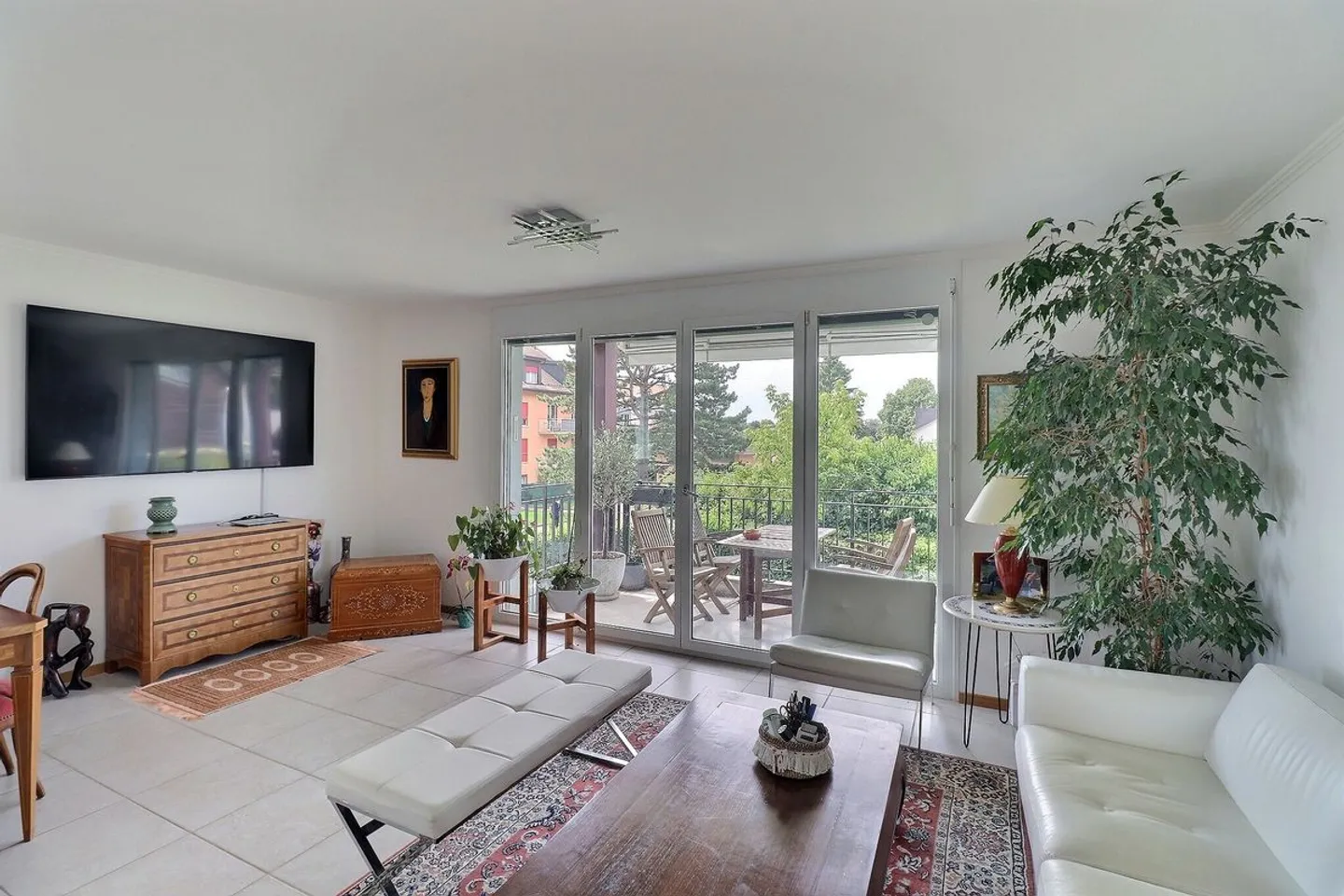 Magnificent 5.5 room apartment in a small residence in Crassier - Photo 11 of 11
