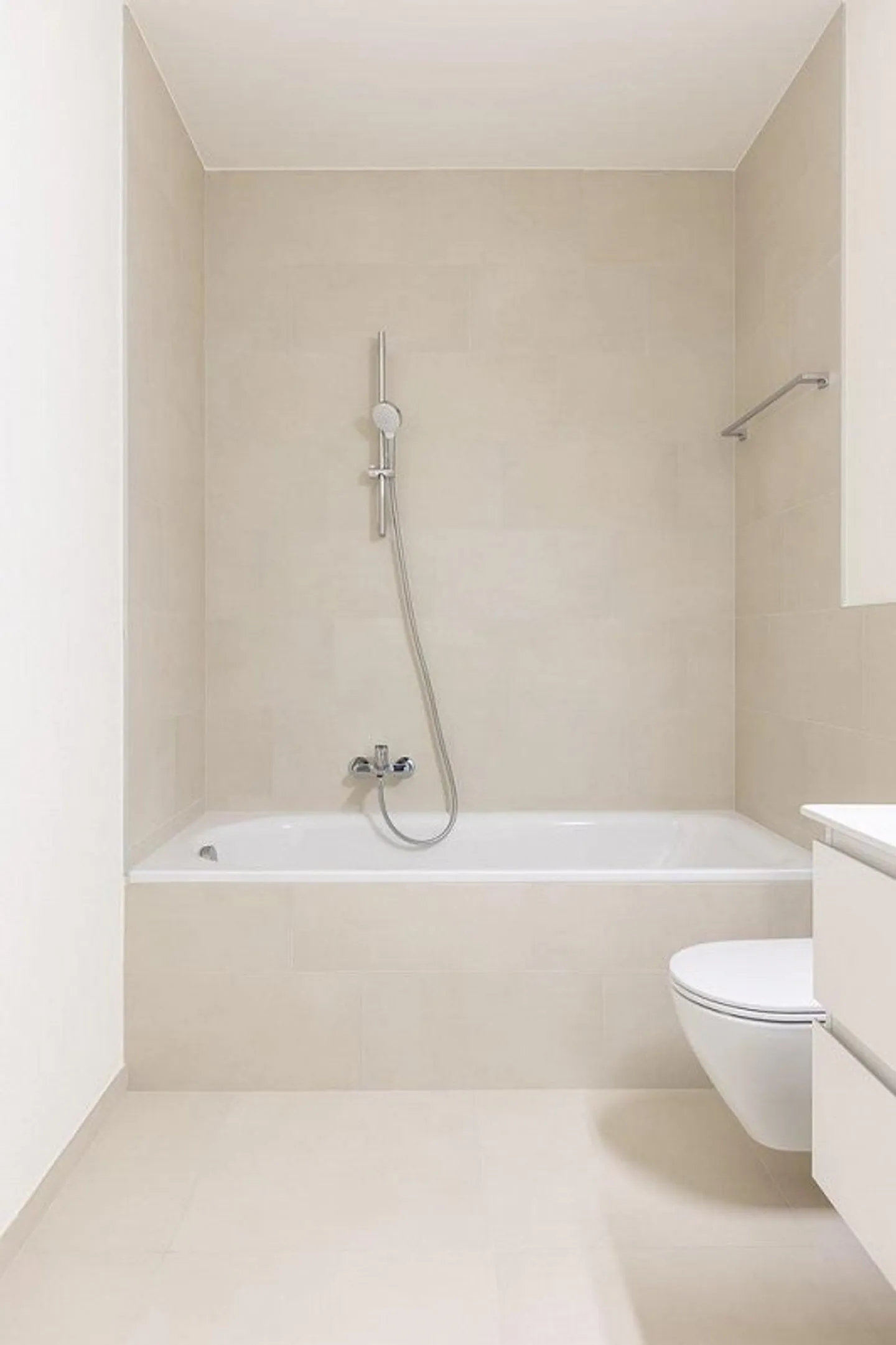 First rental: modern 5.5 rooms in Tenero - Photo 9 of 12