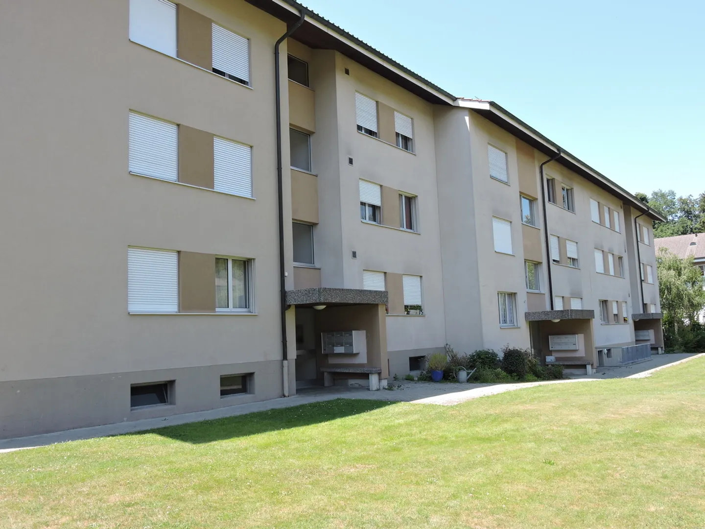 Spazioso magazzino a Schliern - Foto 2 di 3