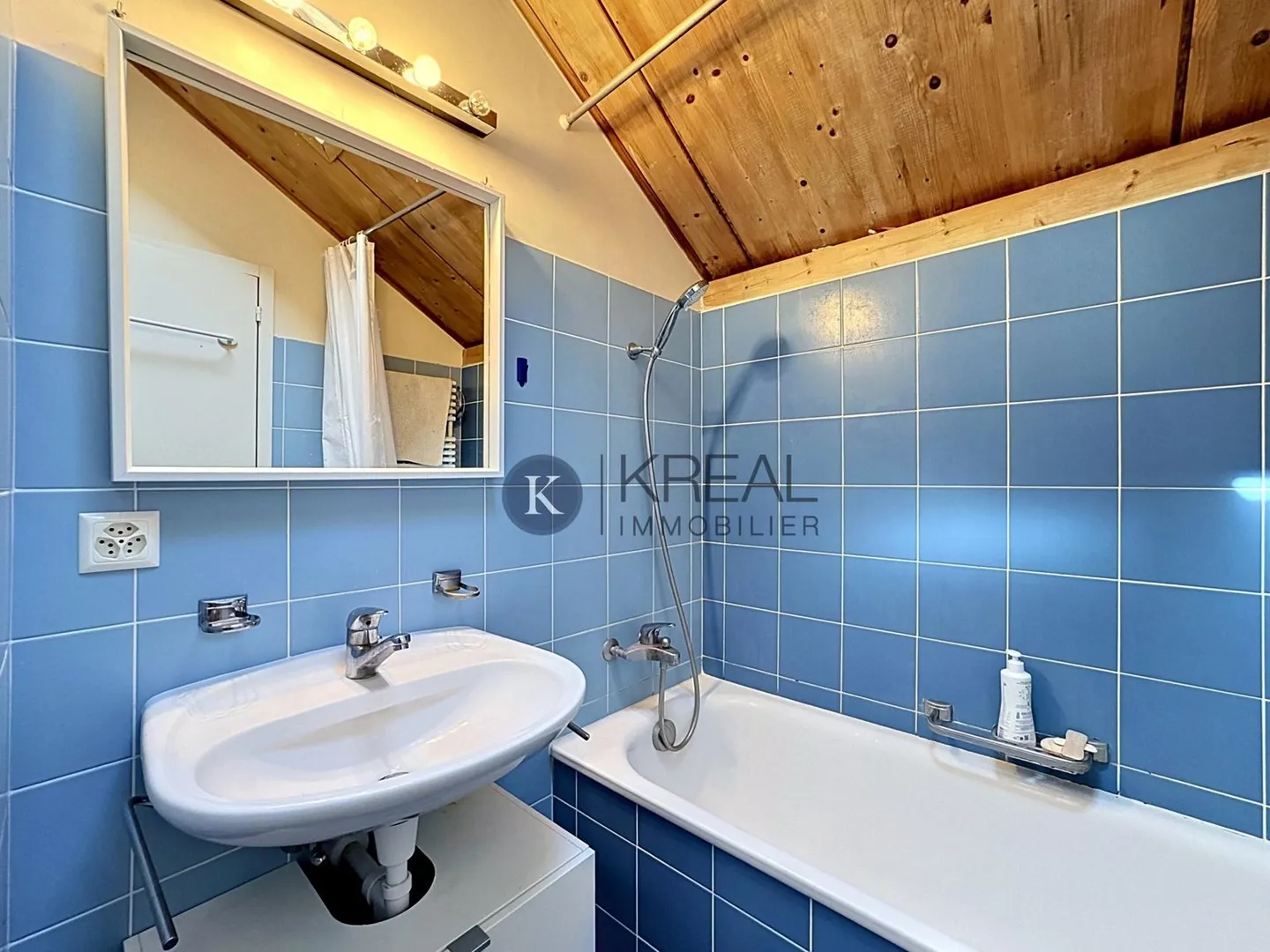 Zweifamilienhaus mit 5,5 Zimmern, baumgesäumtem Garten und sonniger Terrasse - Photo 8 sur 13