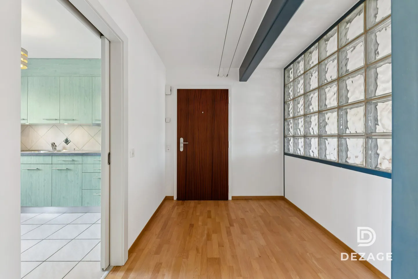 Spacious apartment with potential for 5.5 rooms, in the heart of the village! - Photo 6 of 13