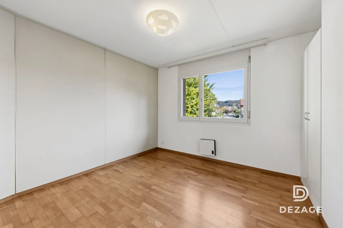 Spacious apartment with potential for 5.5 rooms, in the heart of the village! - Photo 9 of 13