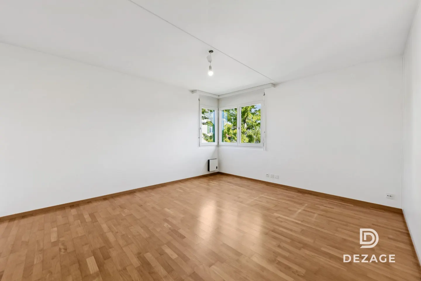Spacious apartment with potential for 5.5 rooms, in the heart of the village! - Photo 7 of 13