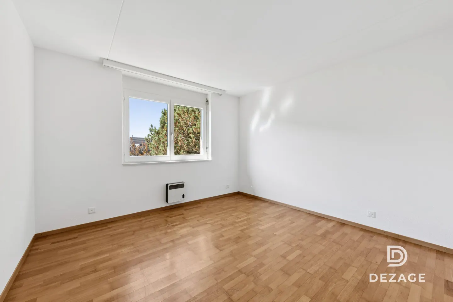 Spacious apartment with potential for 5.5 rooms, in the heart of the village! - Photo 8 of 13