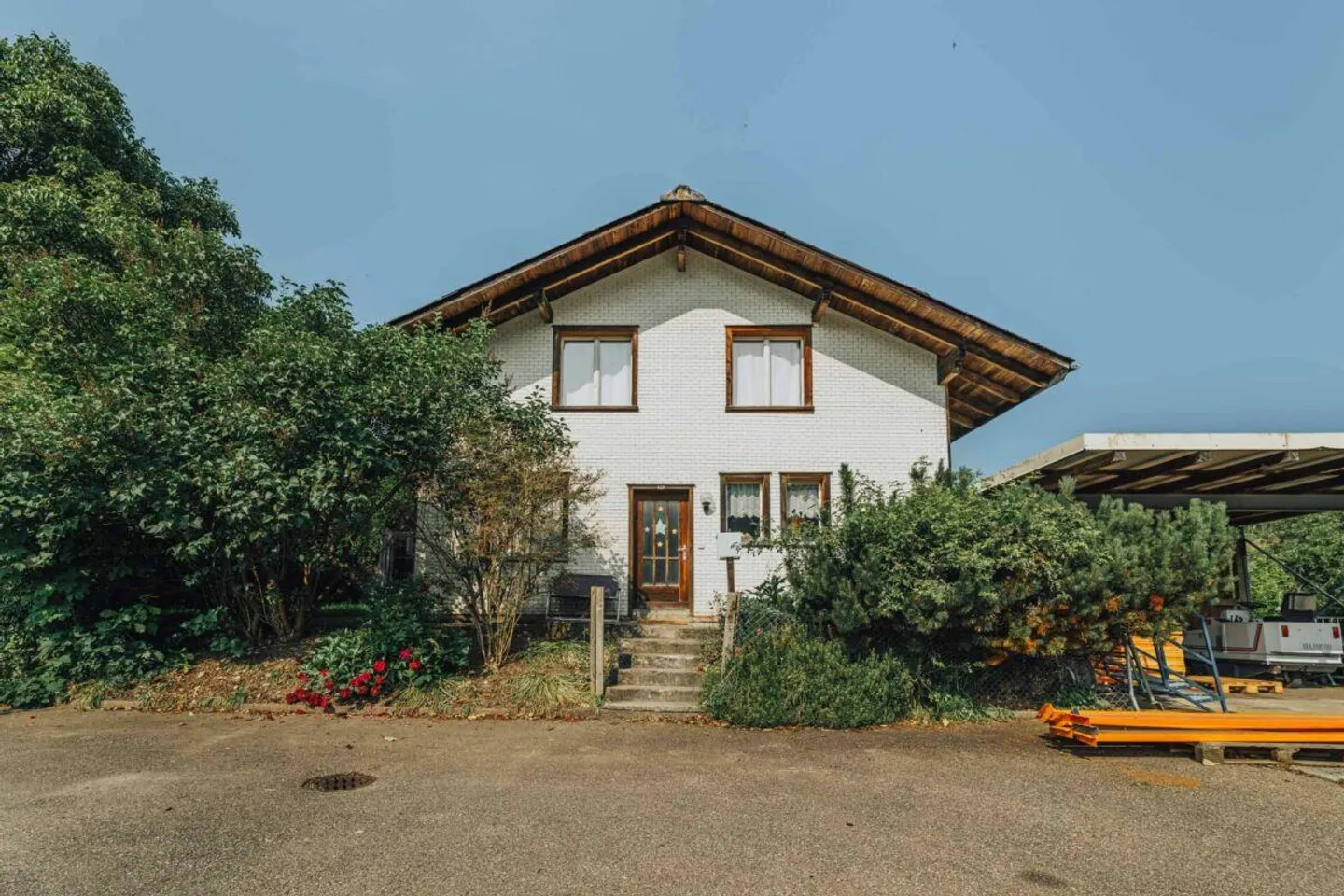 Zweifamilienhaus beim Bahnhof Kleindietwil - Viel Potenzial zum erschwinglichen Preis - Foto 1 von 11