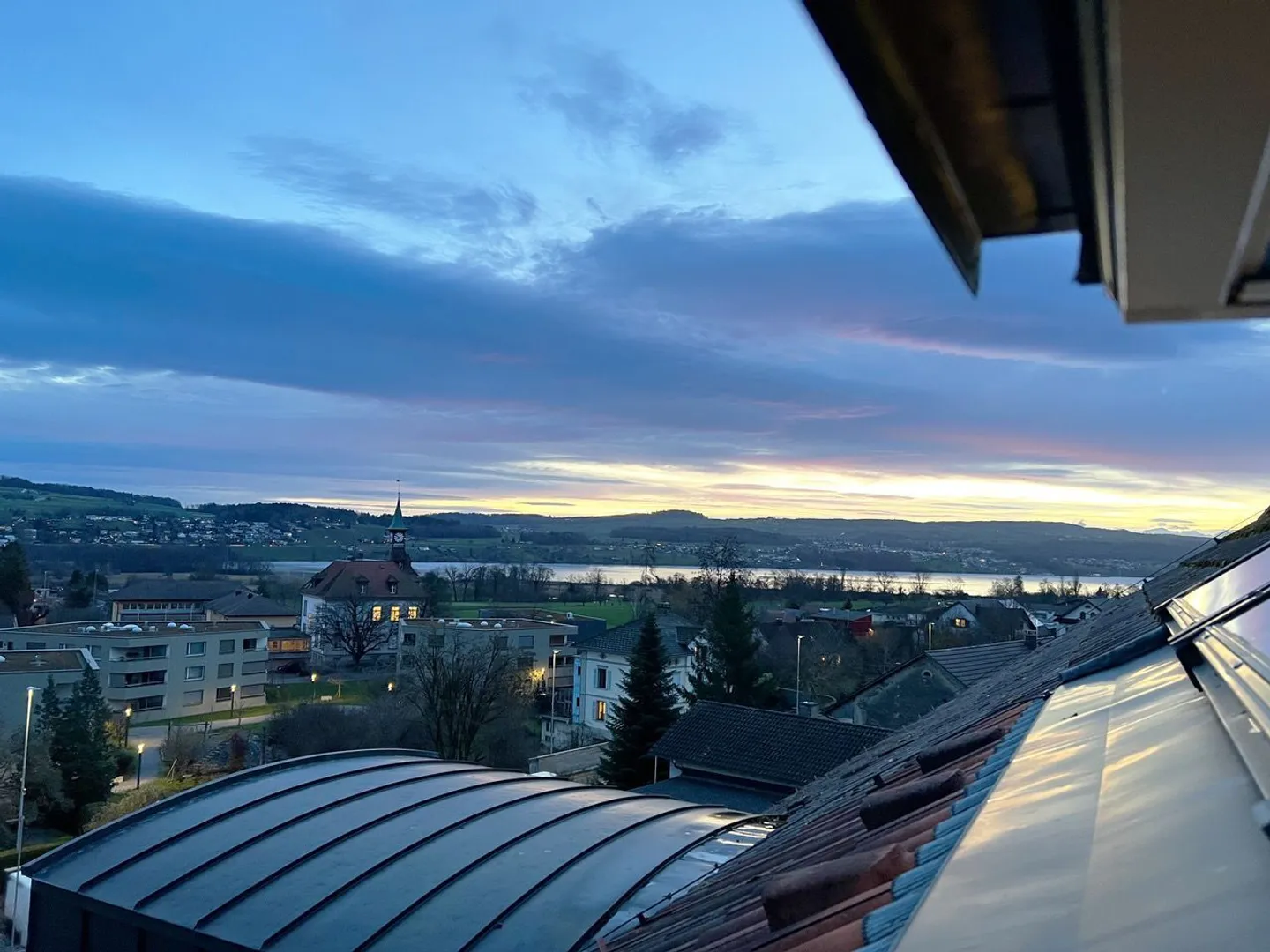 Appartement penthouse luxueux de 4,5 pièces (170m²) avec galerie et vue sur le lac - Photo 4 sur 16