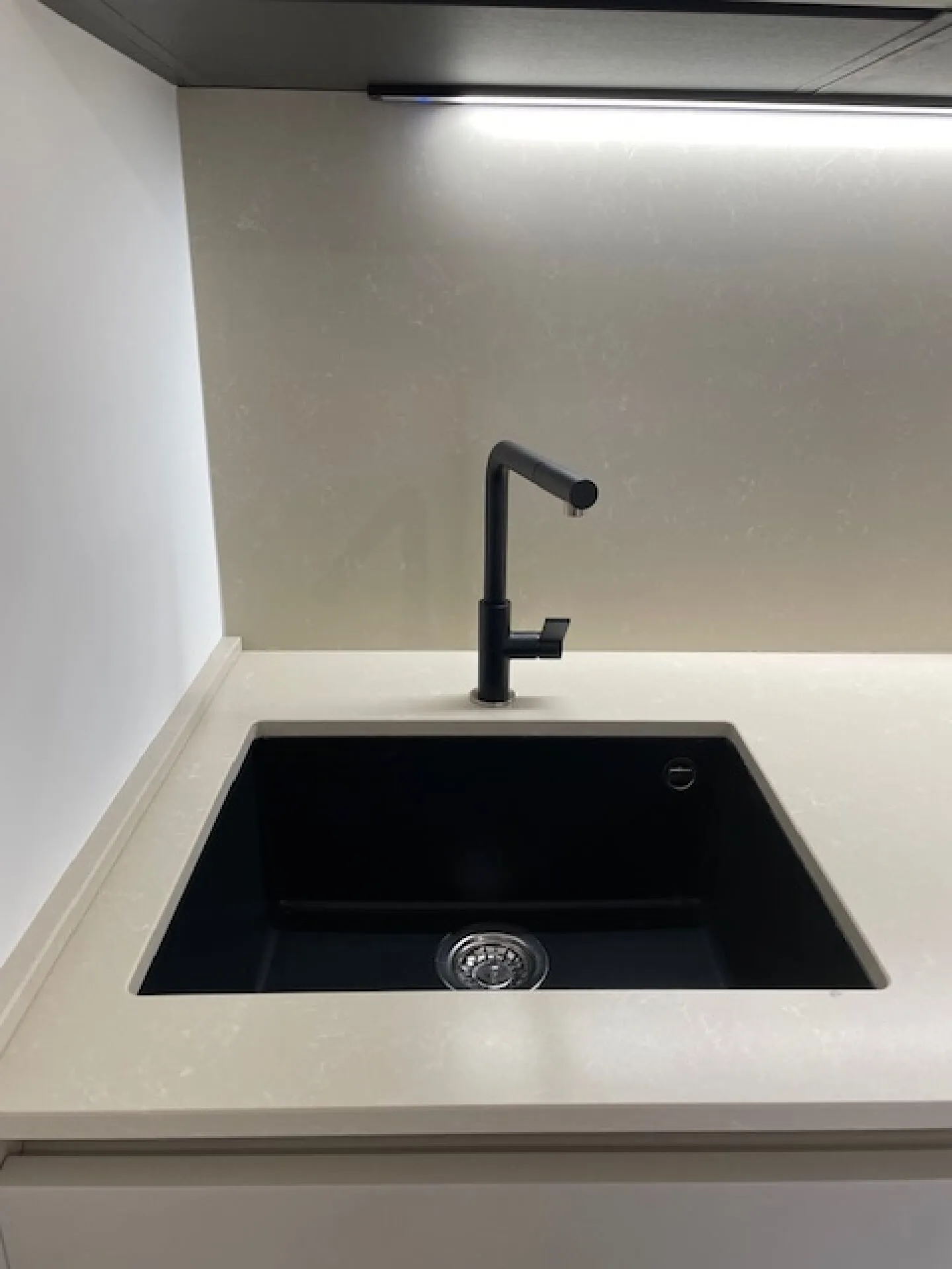 Affittiamo un bell'appartamento di 2,5 stanze con giardino - Foto 7 di 22