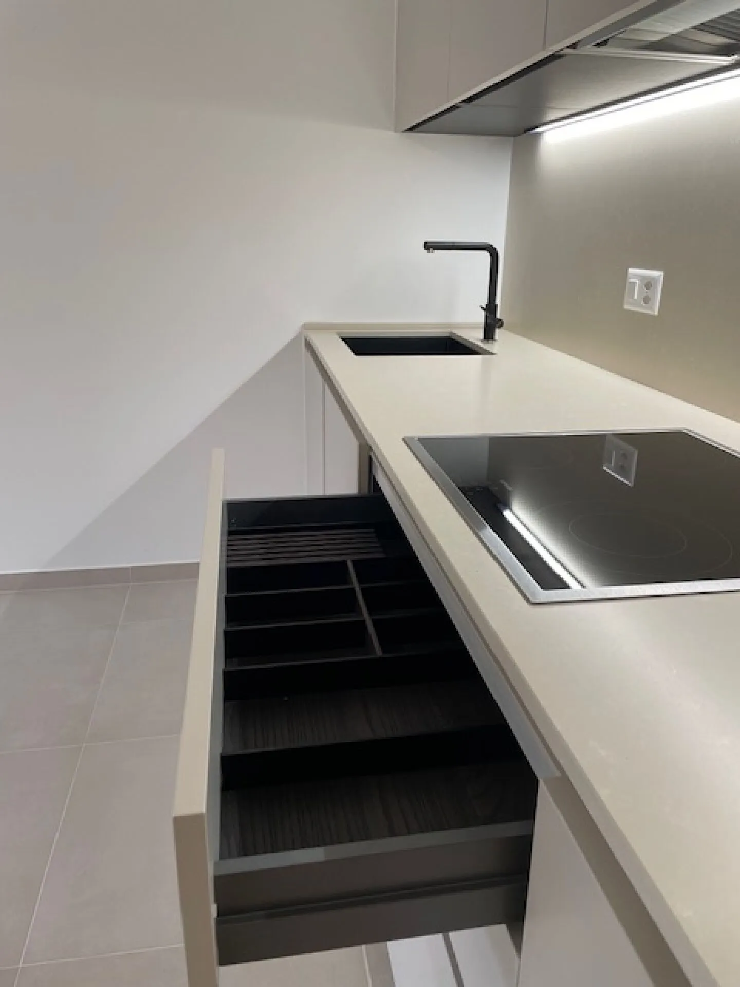 Affittiamo un bell'appartamento di 2,5 stanze con giardino - Foto 8 di 22