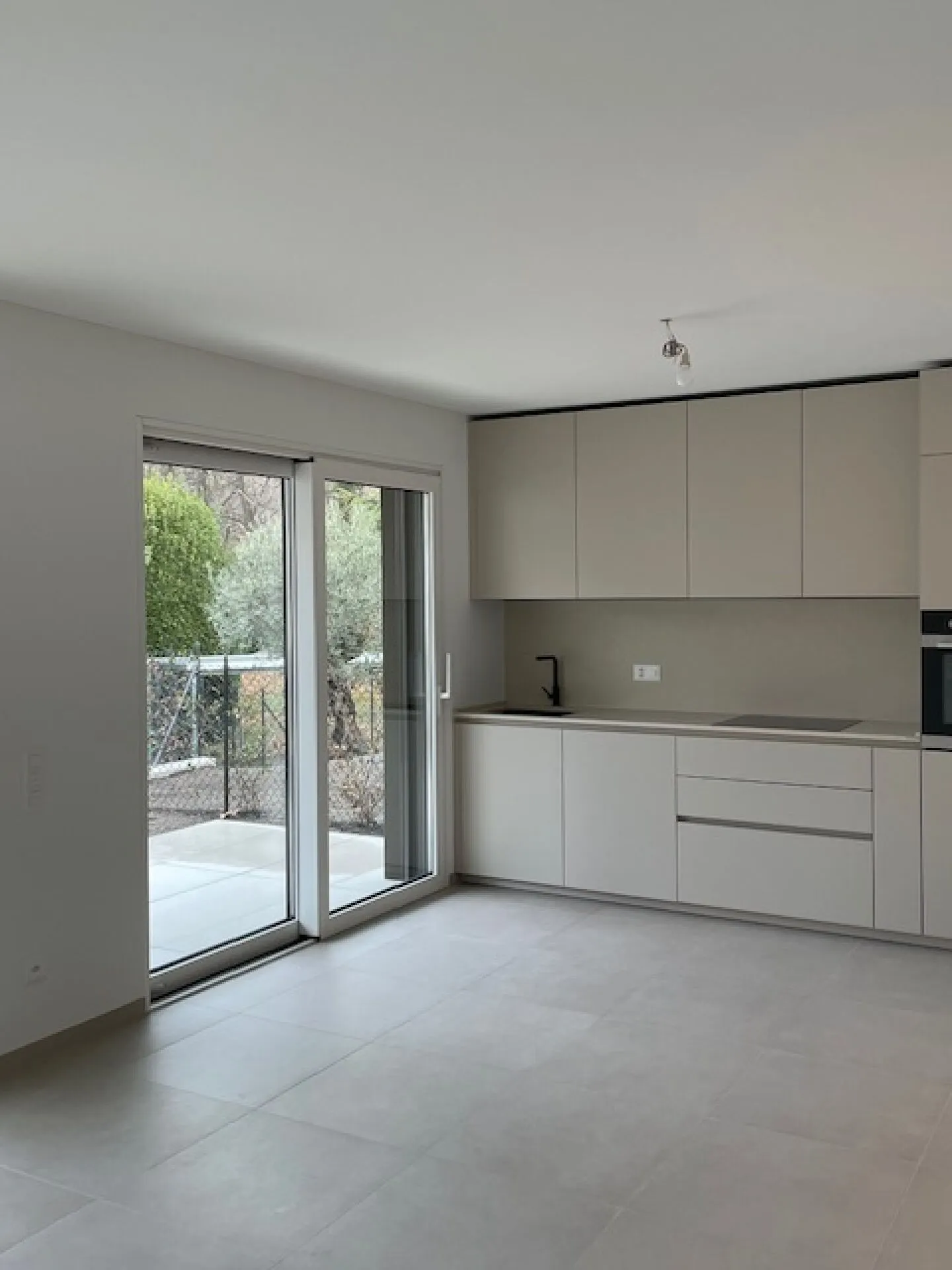 Affittiamo un bell'appartamento di 2,5 stanze con giardino - Foto 18 di 22