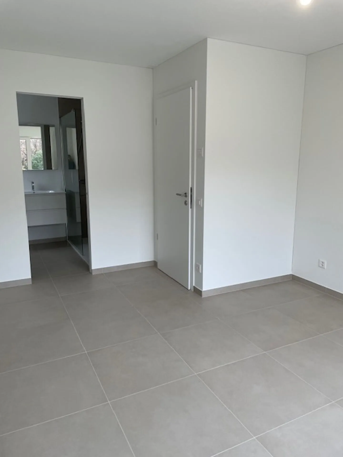 Affittiamo un bell'appartamento di 2,5 stanze con giardino - Foto 13 di 22