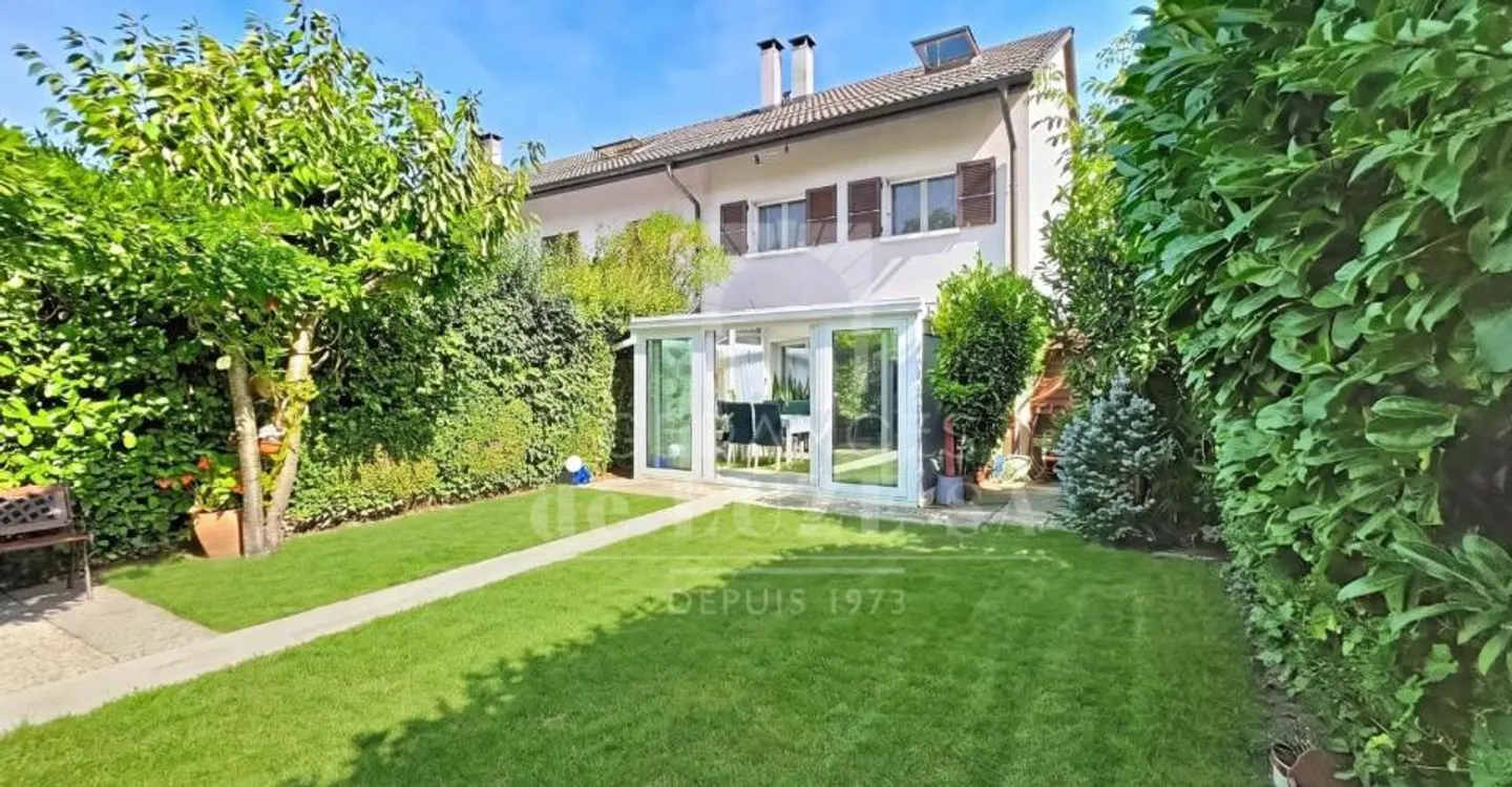 EXKLUSIV? FAMILIENVILLA MIT PRIVATGARTEN - Foto 1 von 11