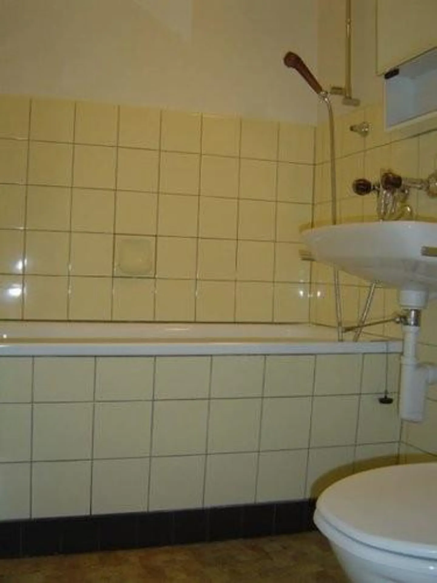 Länggasse / Near University and Train Station - Photo 3 of 5