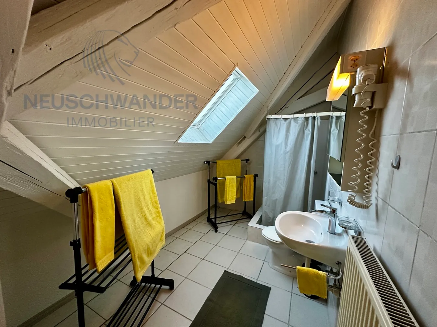 Avec 20 places de parc bâtiment de renom entièrement loué - Photo 23 sur 32