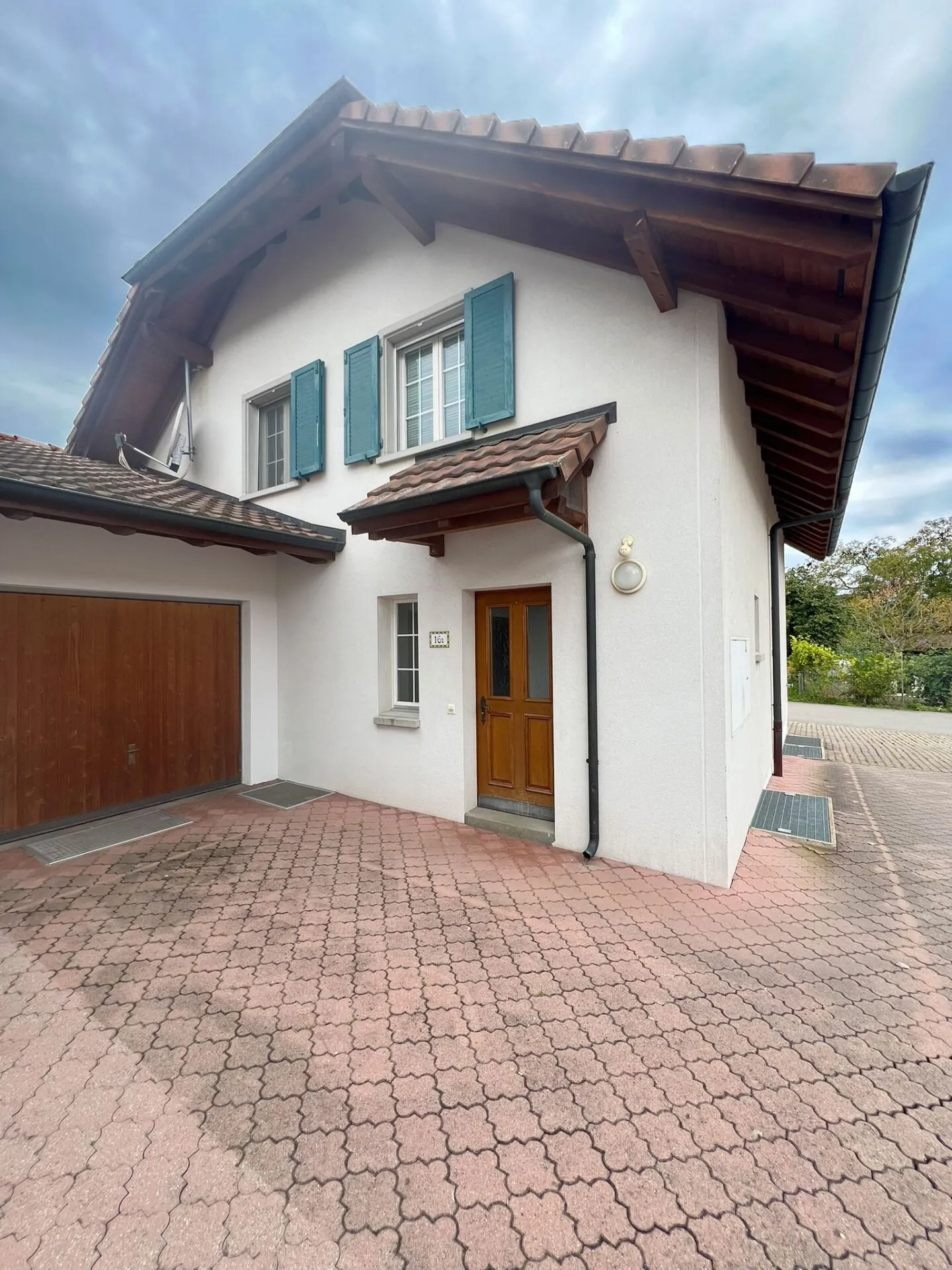 5.5 Room - Single Family House in a Quiet Sunny Location - Photo 2 of 29
