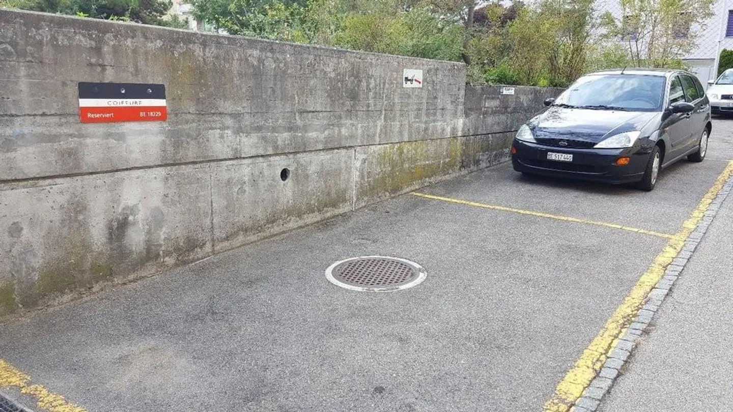 Parking space for rent - in the middle of Biel - Photo 2 of 2