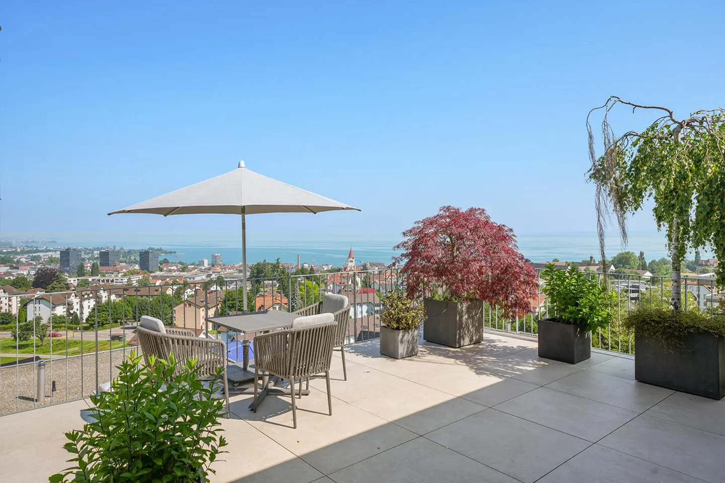 4 1/2 Zimmer-Terrassenhaus mit traumhafter Seesicht - ein Bijou - Foto 1 von 12